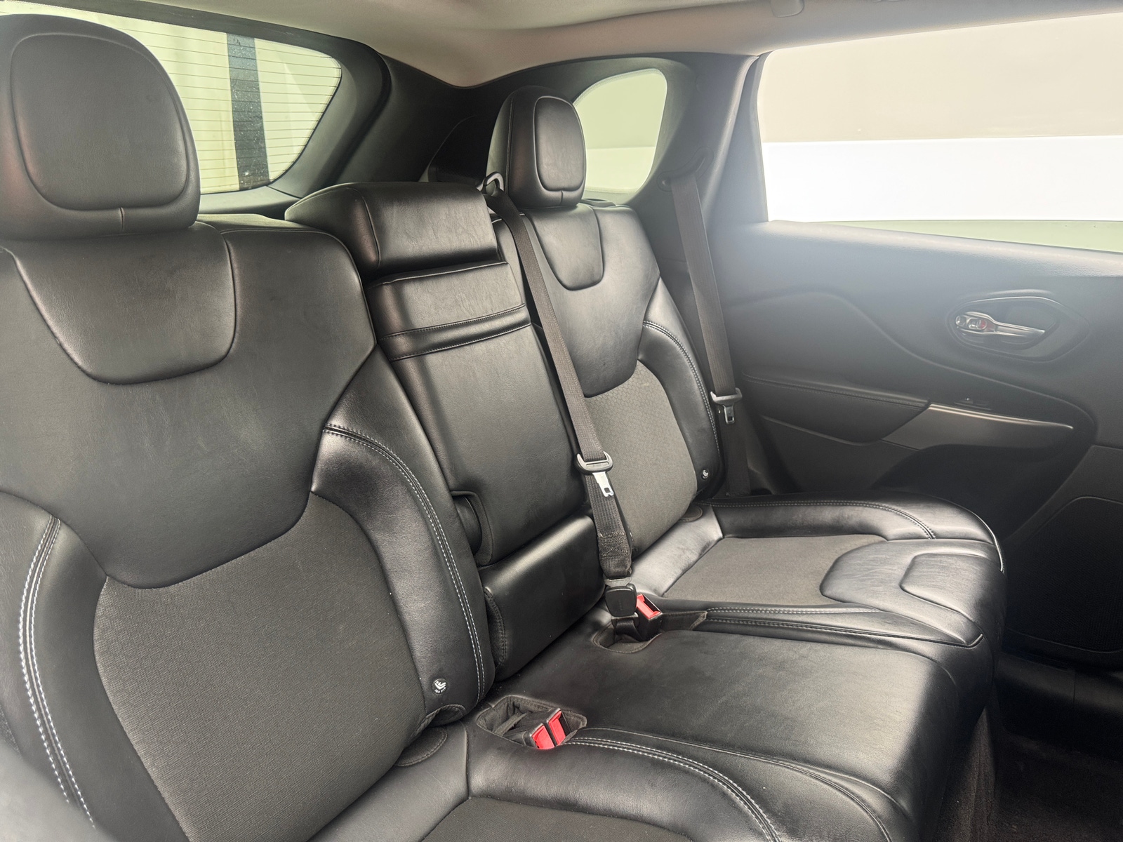 Thumbnail: 2019 Jeep Cherokee - 6