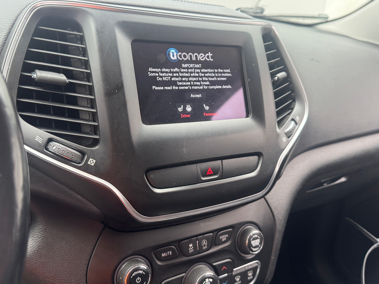 Thumbnail: 2019 Jeep Cherokee - 4