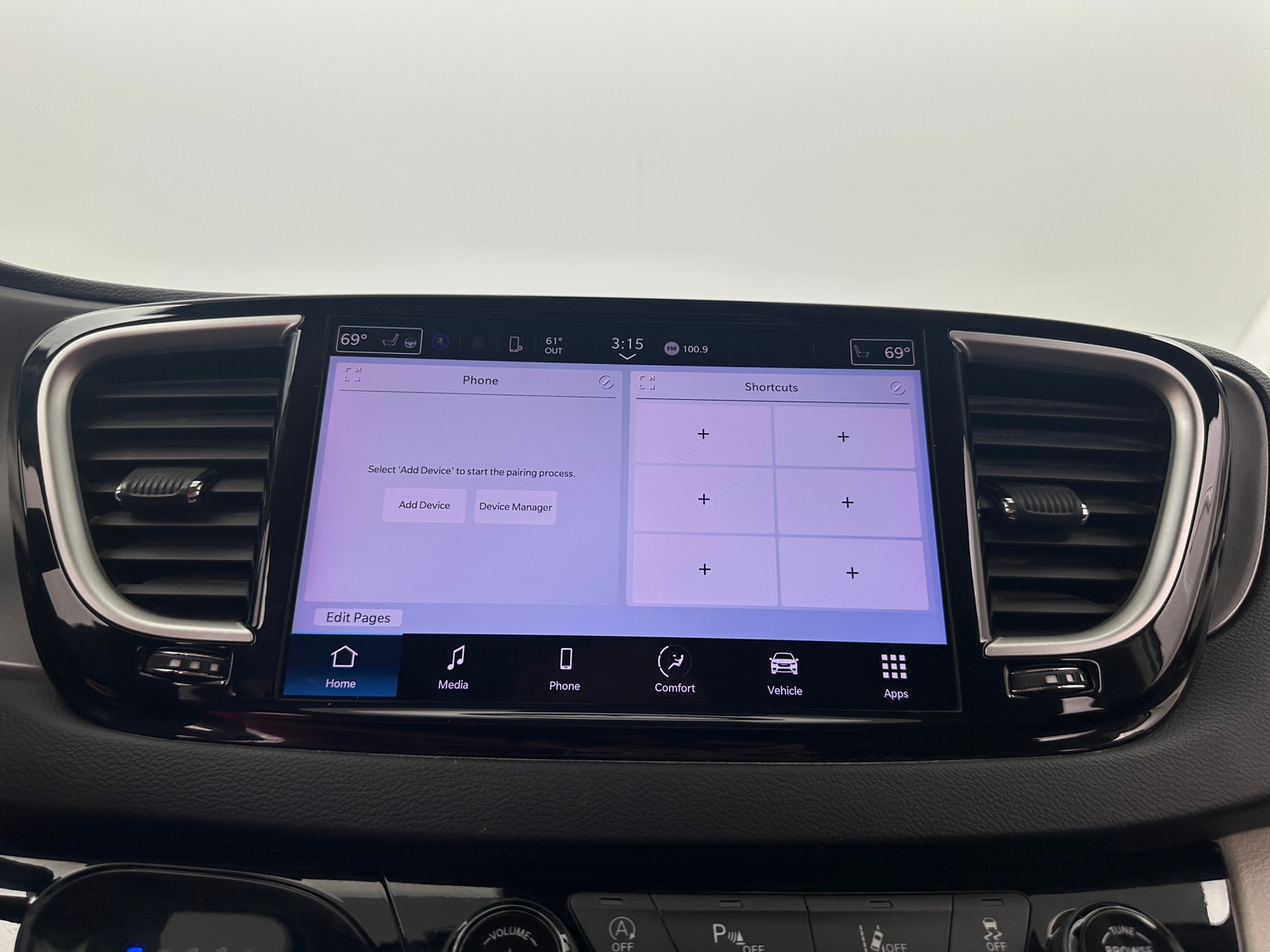 Thumbnail: 2023 Chrysler Pacifica - 3