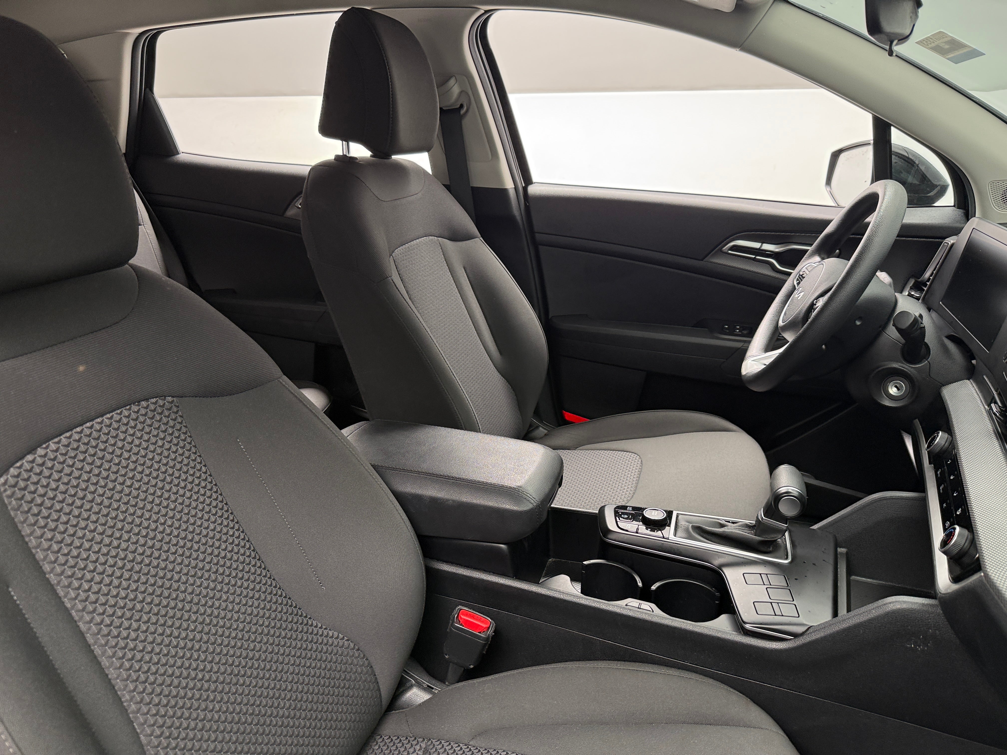 2025 Kia Sportage LX - Photo 8