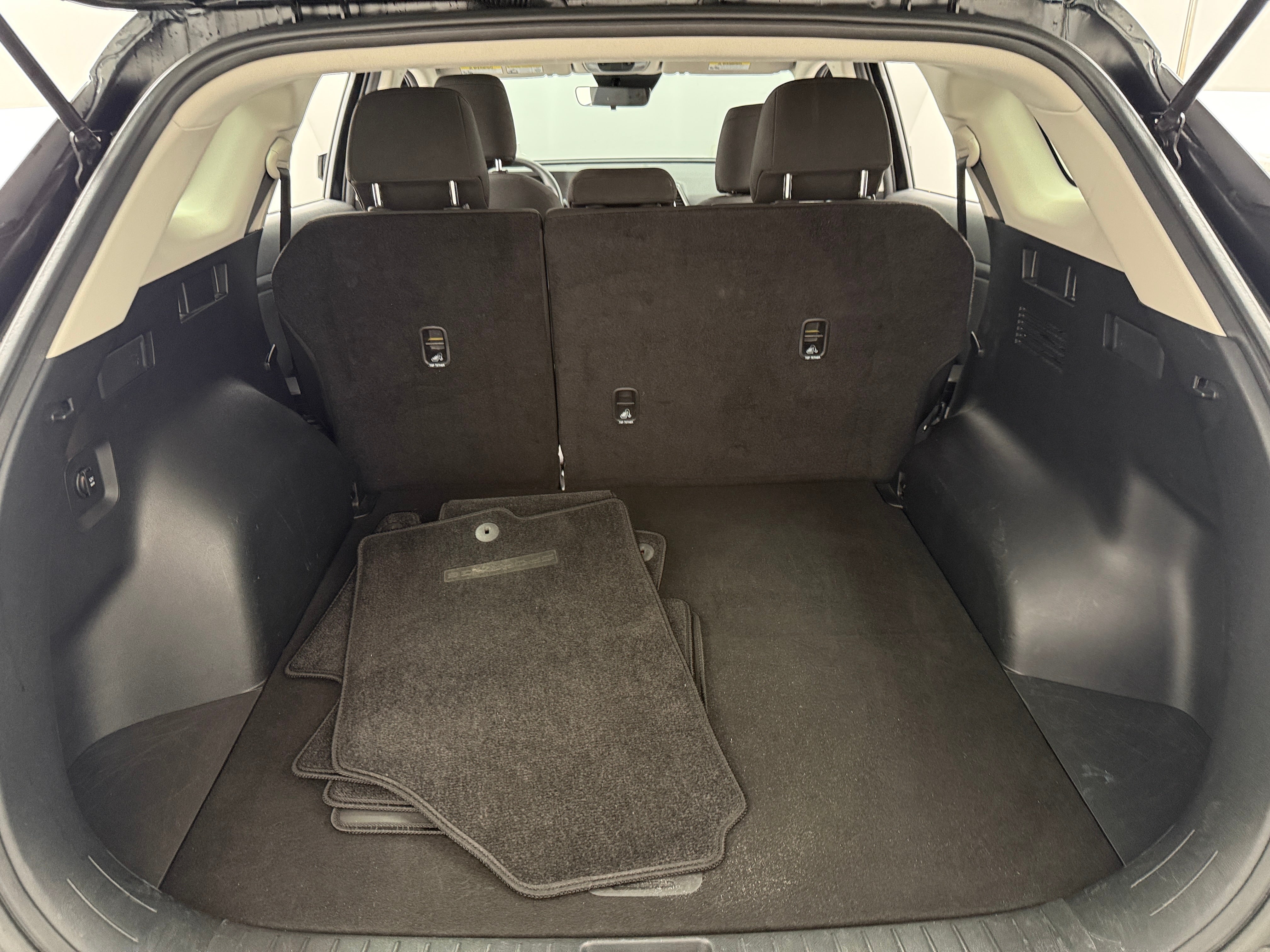 2025 Kia Sportage LX - Photo 2