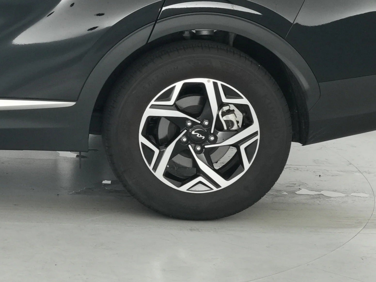 2025 Kia Sportage LX - Photo 16