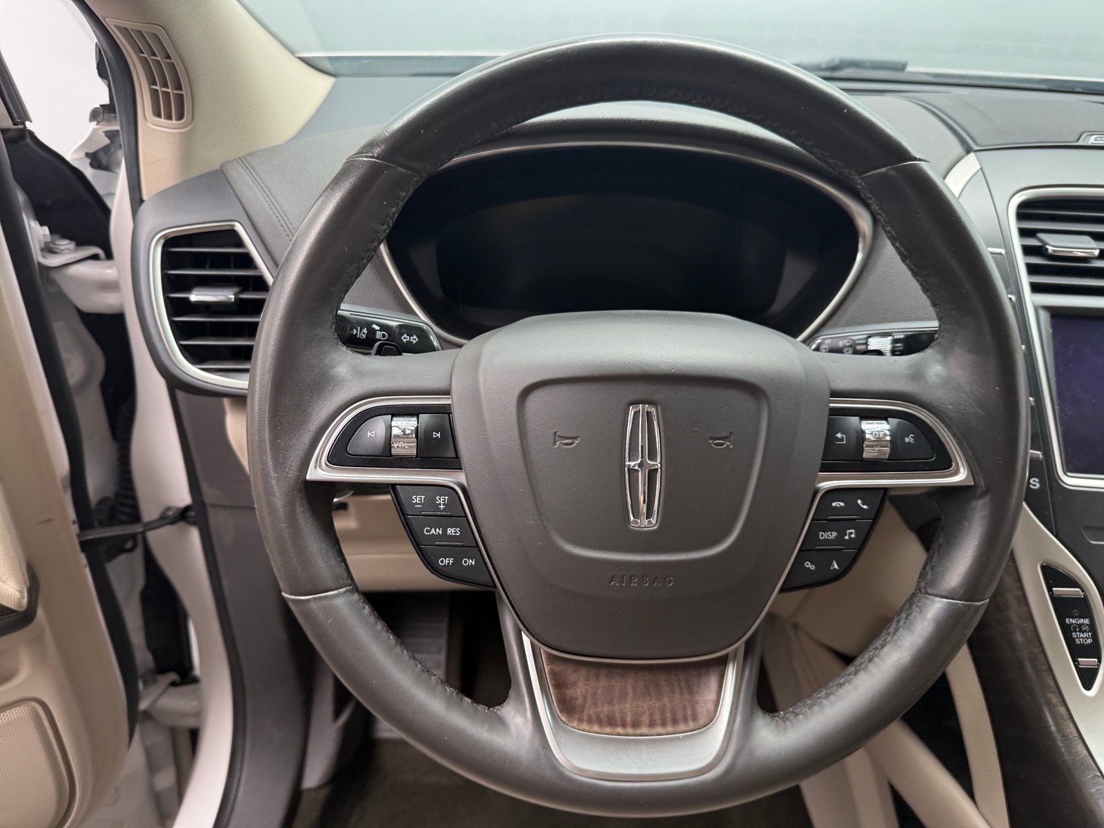 Thumbnail: 2019 Lincoln Nautilus - 4