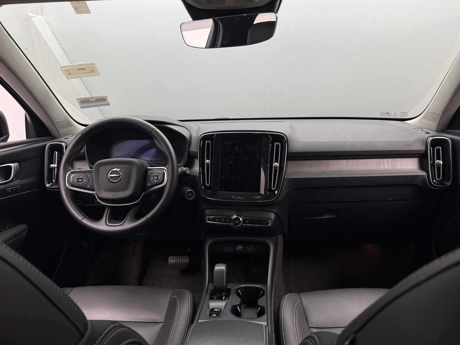Thumbnail: 2025 Volvo XC40 - 3