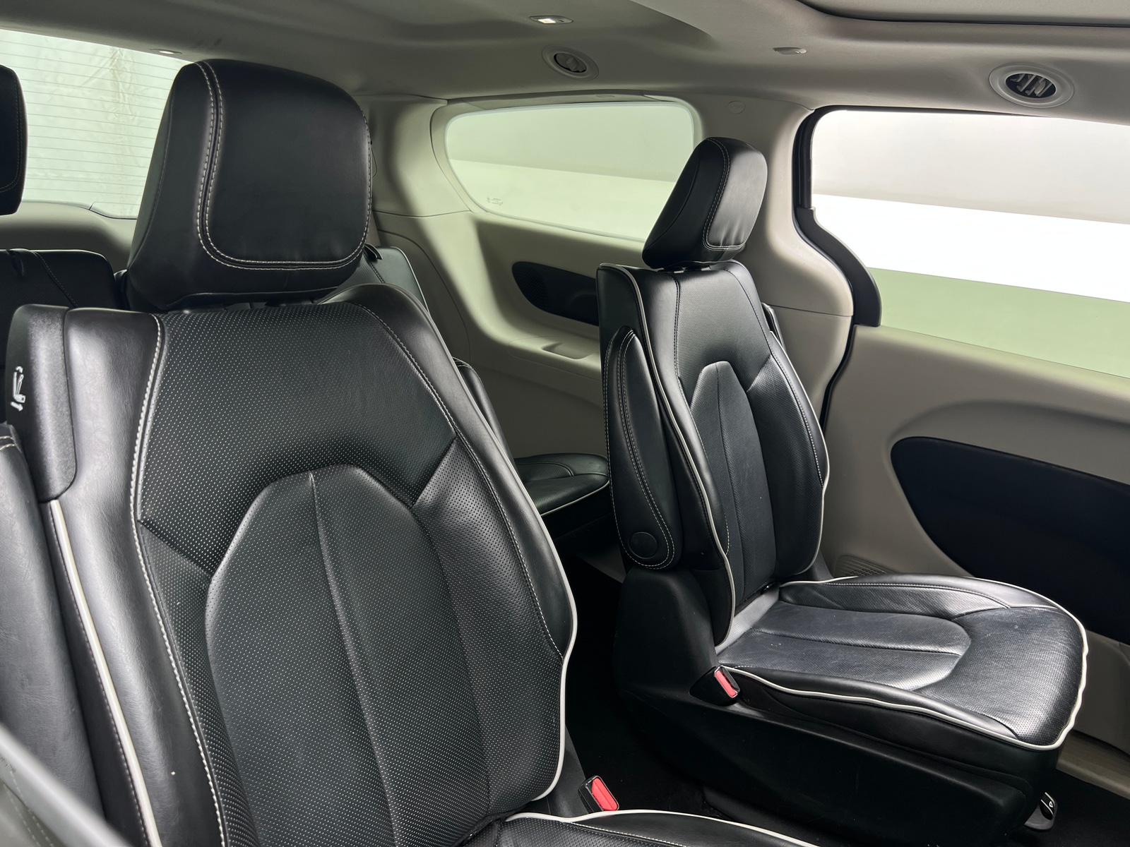 Thumbnail: 2023 Chrysler Pacifica - 5