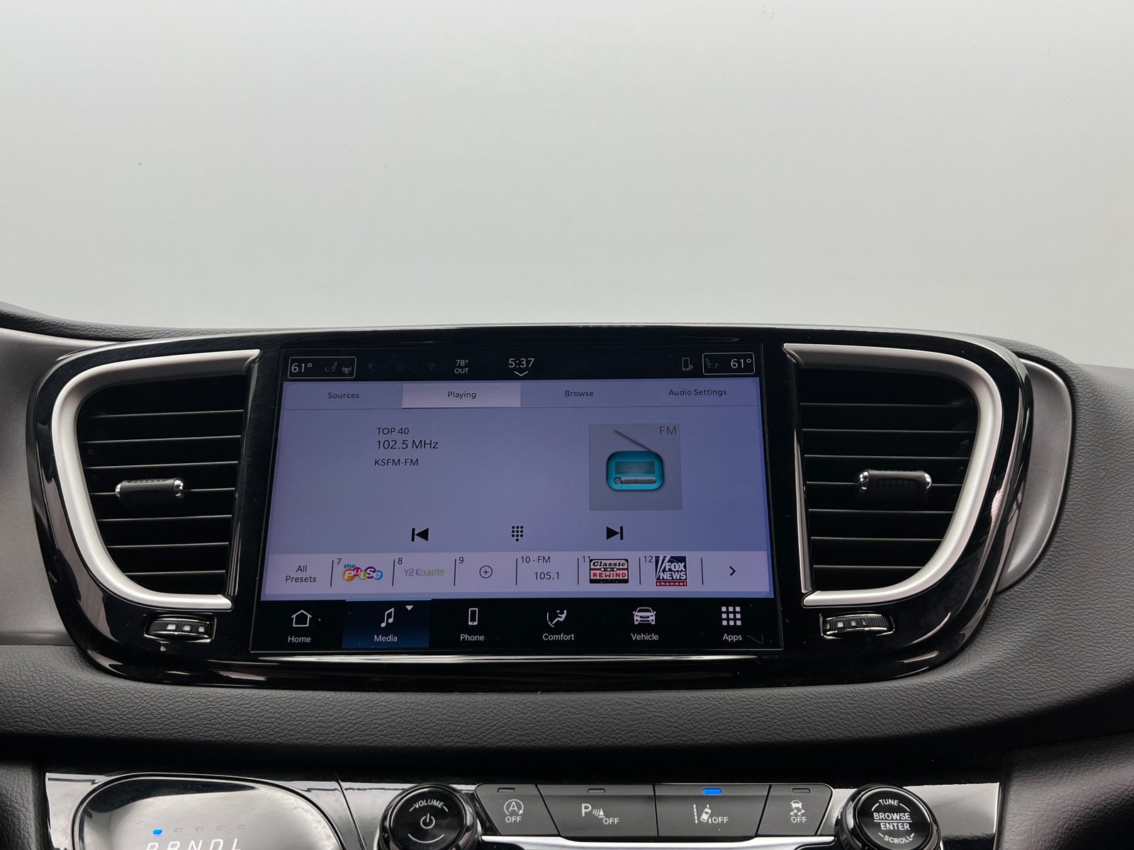 Thumbnail: 2025 Chrysler Pacifica - 3