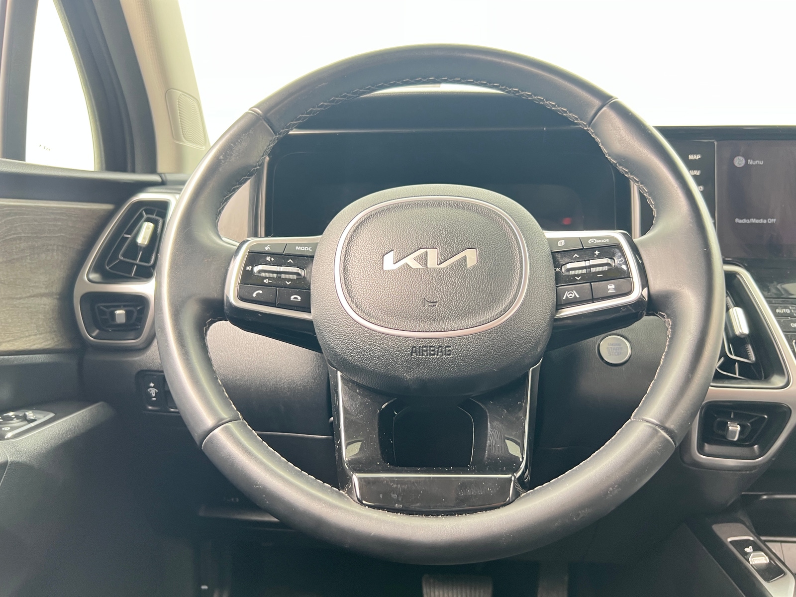 Thumbnail: 2022 Kia Sorento - 4
