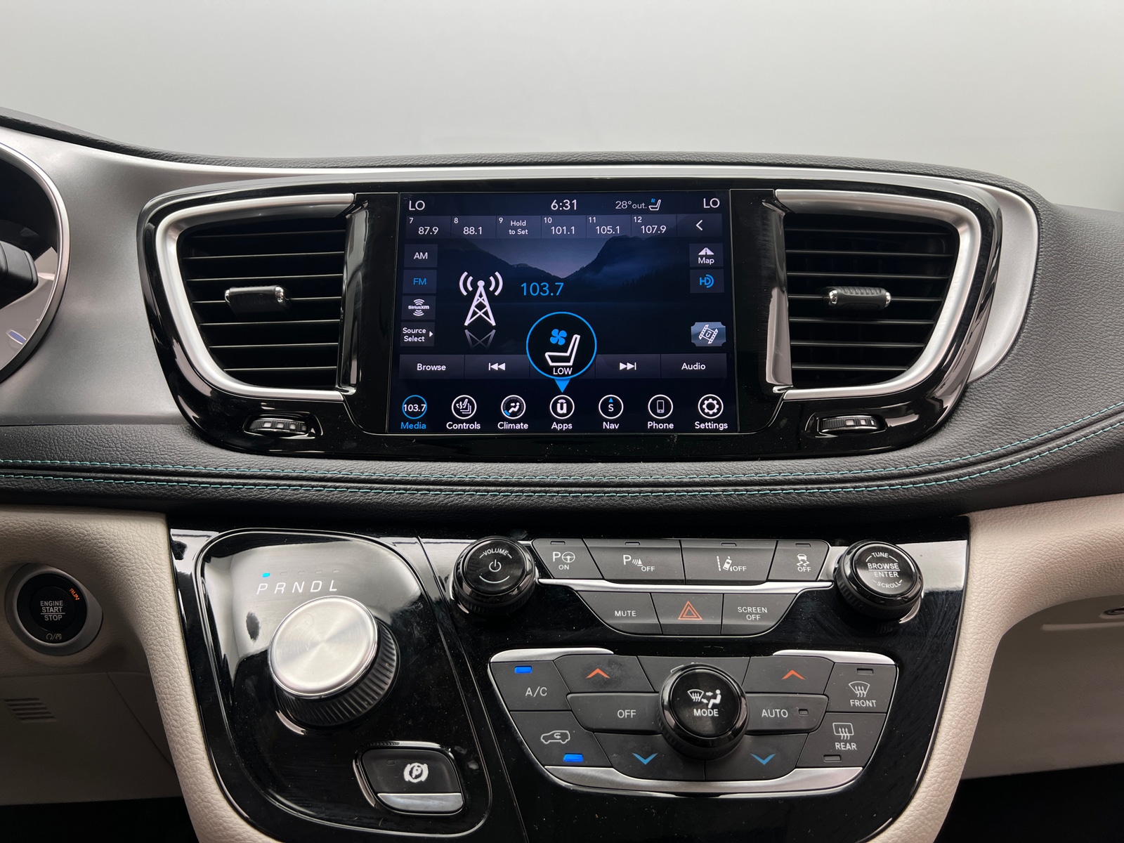 Thumbnail: 2019 Chrysler Pacifica - 3