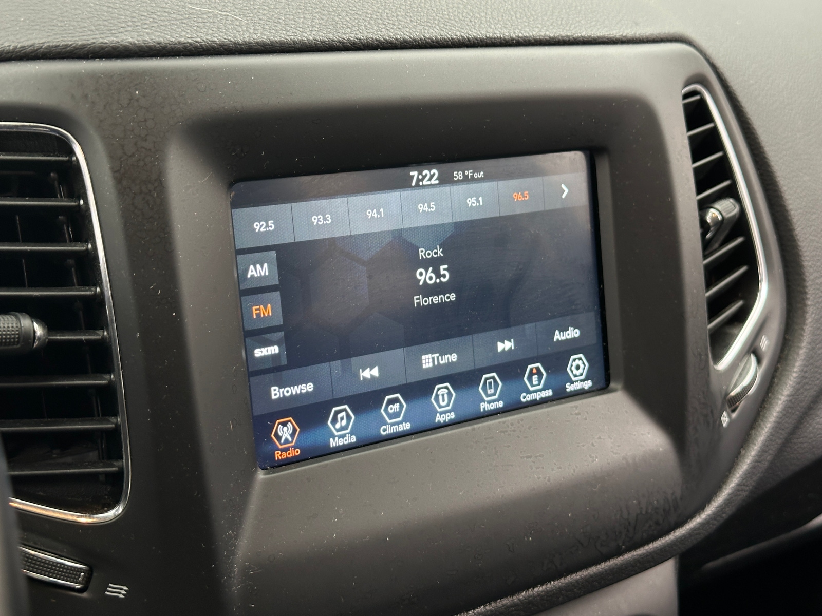 Thumbnail: 2019 Jeep Compass - 3
