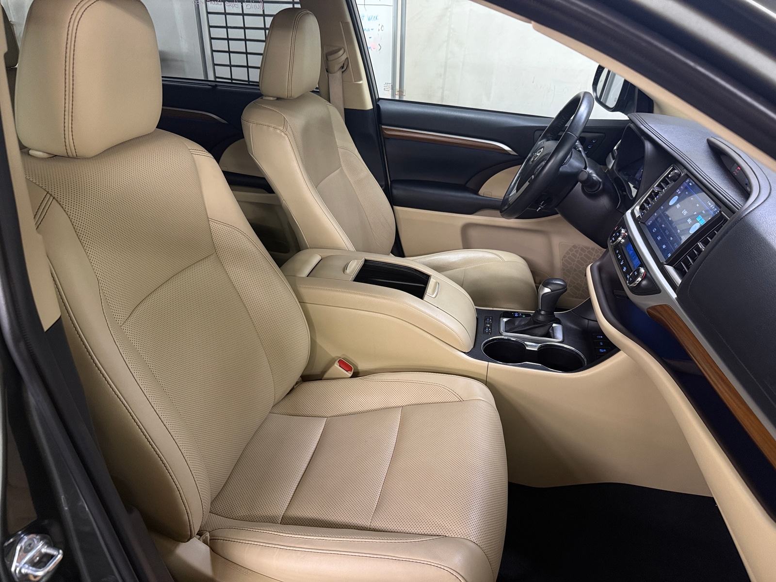 Thumbnail: 2019 Toyota Highlander - 2