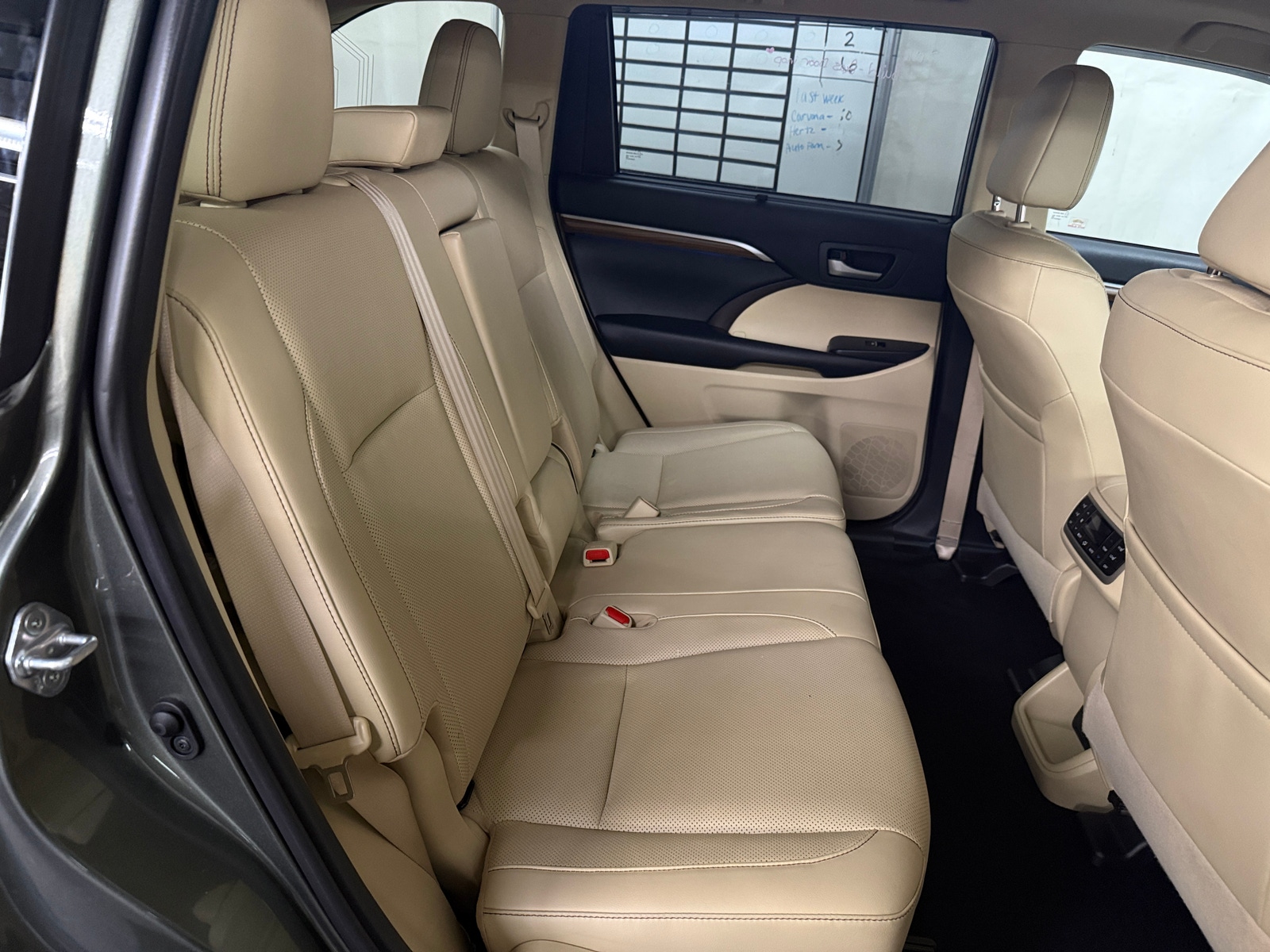 Thumbnail: 2019 Toyota Highlander - 6