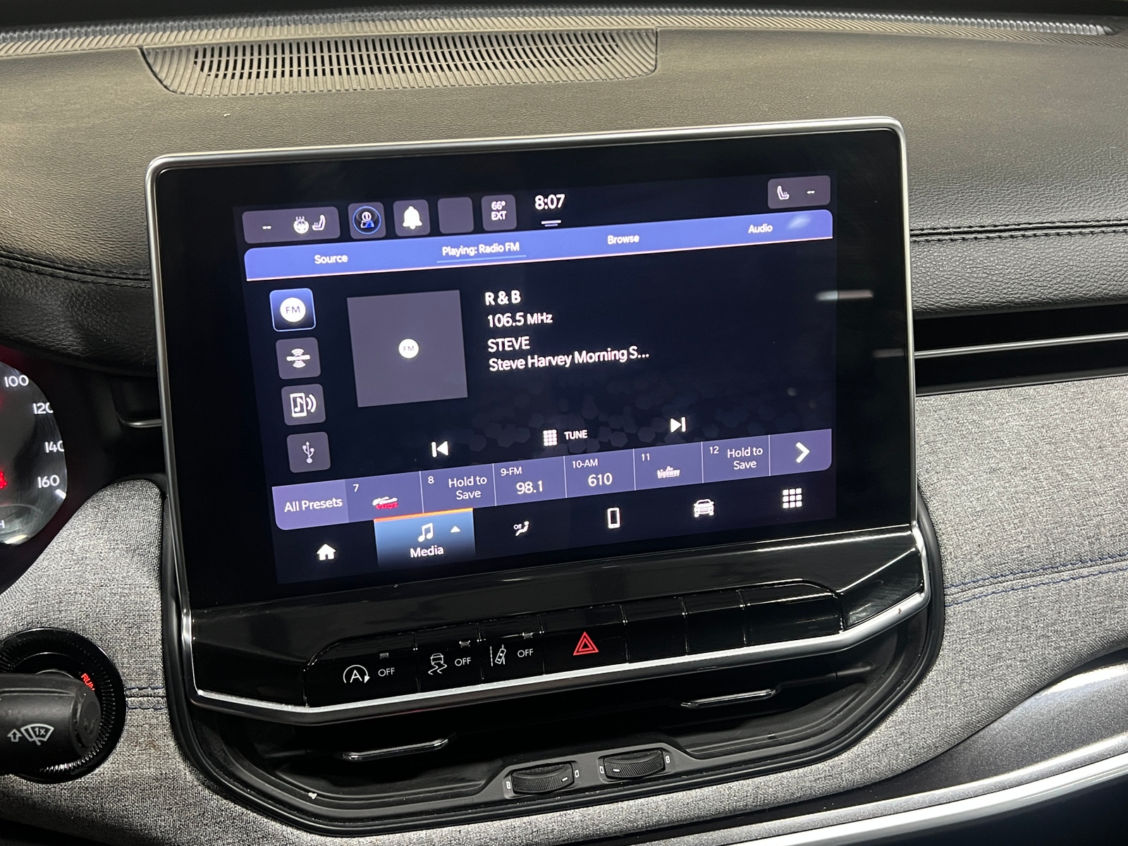 Thumbnail: 2022 Jeep Compass - 4