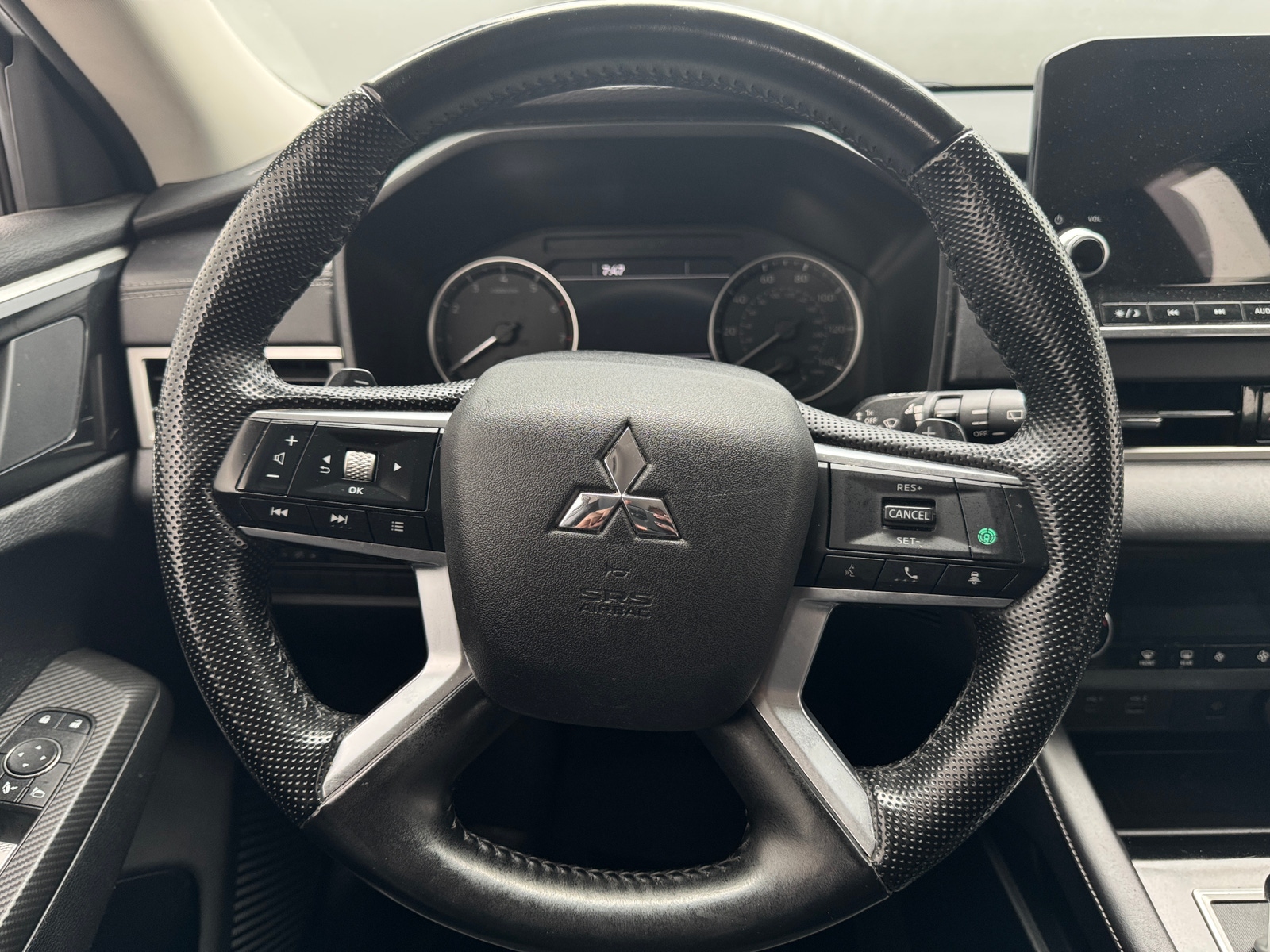 Thumbnail: 2024 Mitsubishi Outlander - 4