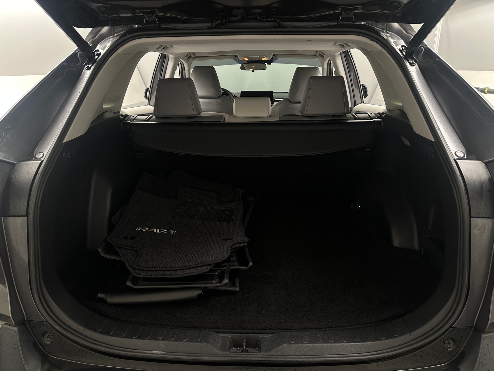 Thumbnail: 2021 Toyota RAV4 - 6
