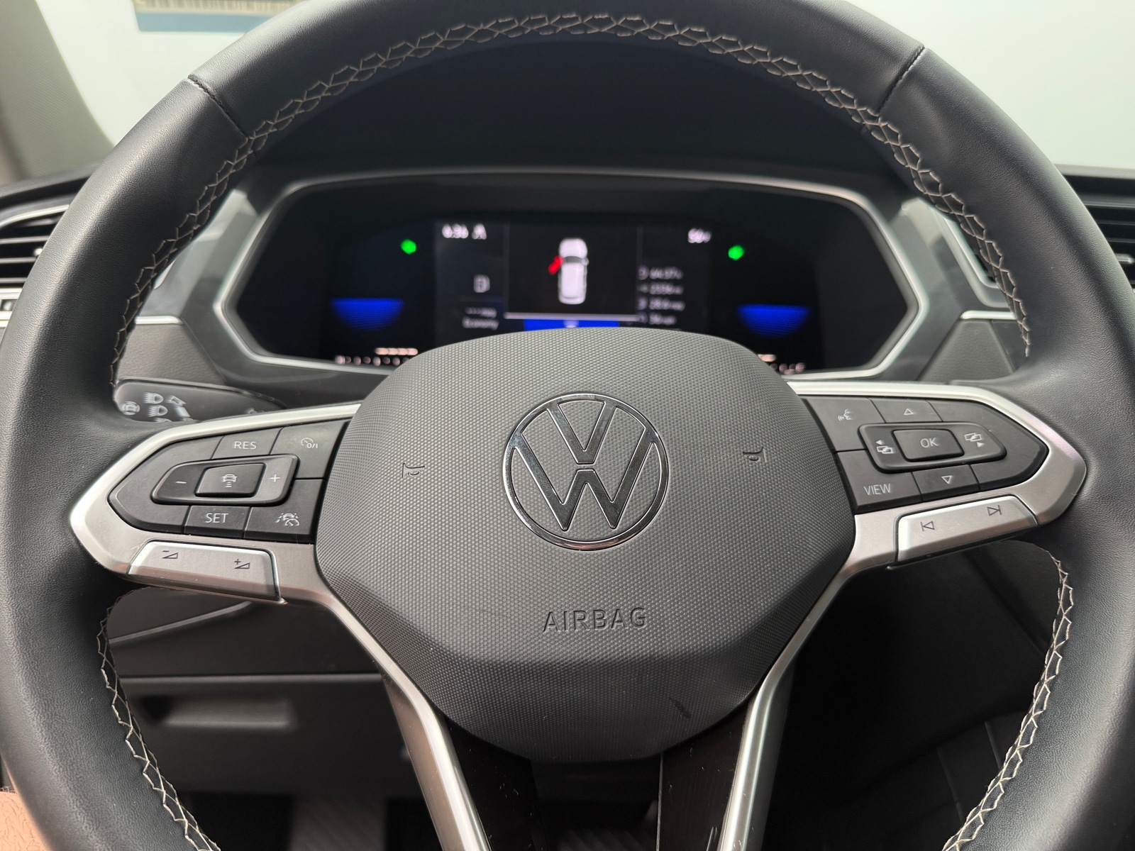 Thumbnail: 2022 Volkswagen Tiguan - 5