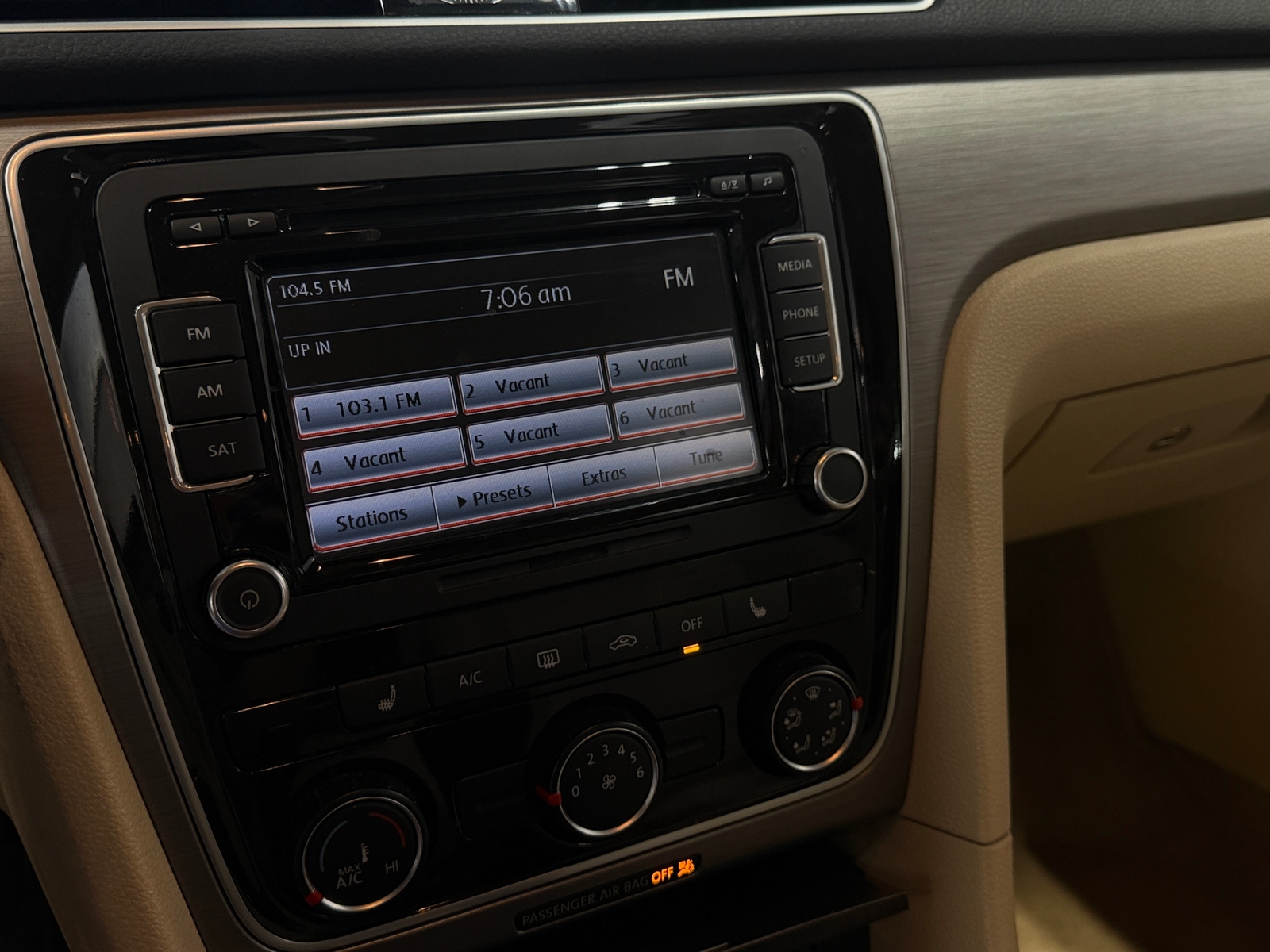 Thumbnail: 2014 Volkswagen Passat - 3