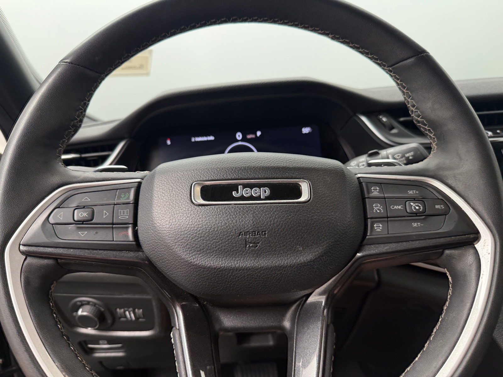 Thumbnail: 2023 Jeep Grand Cherokee L - 4