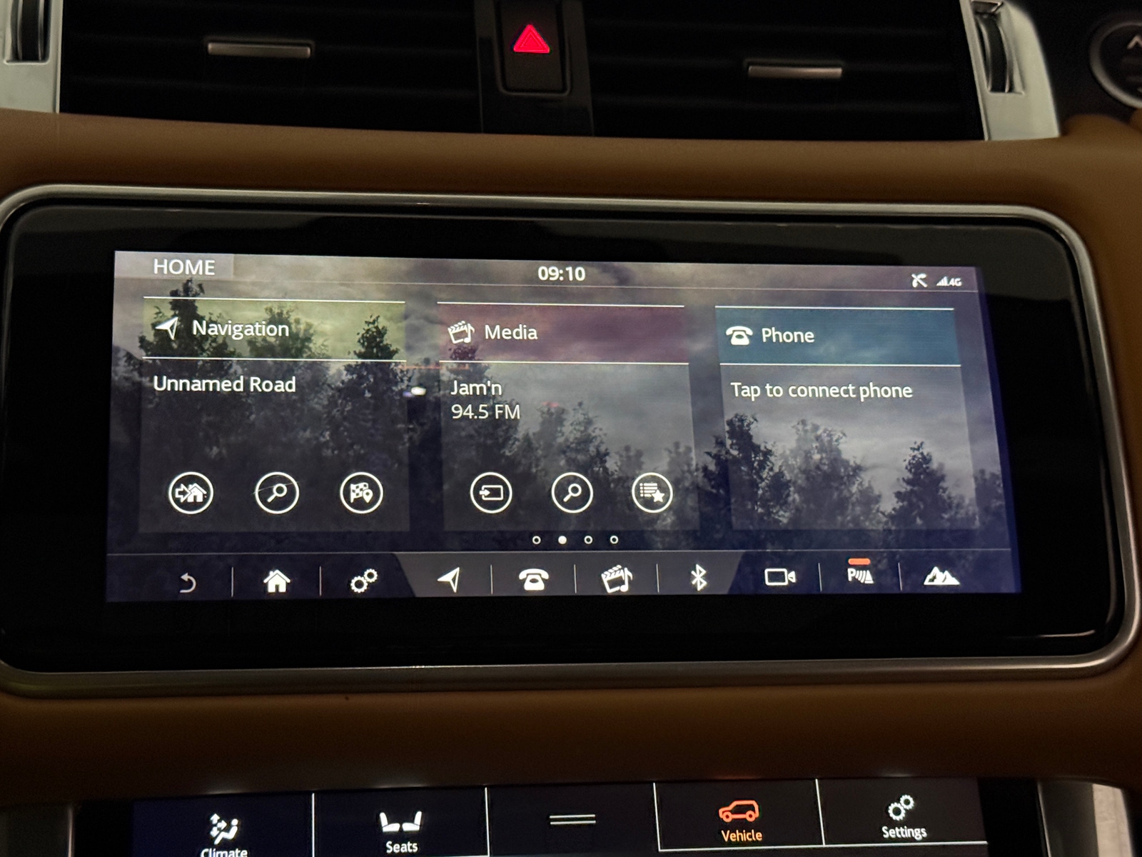 Thumbnail: 2020 Land Rover Range Rover Sport - 3