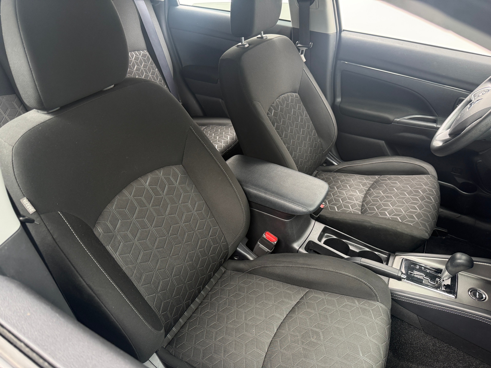Thumbnail: 2023 Mitsubishi Outlander Sport - 2
