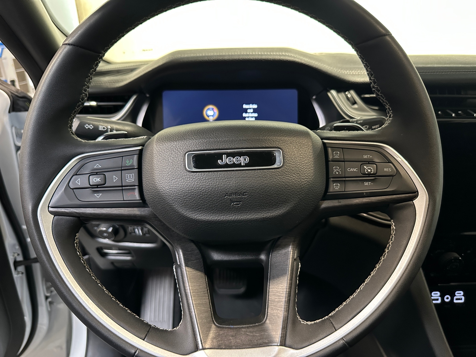Thumbnail: 2024 Jeep Grand Cherokee L - 4