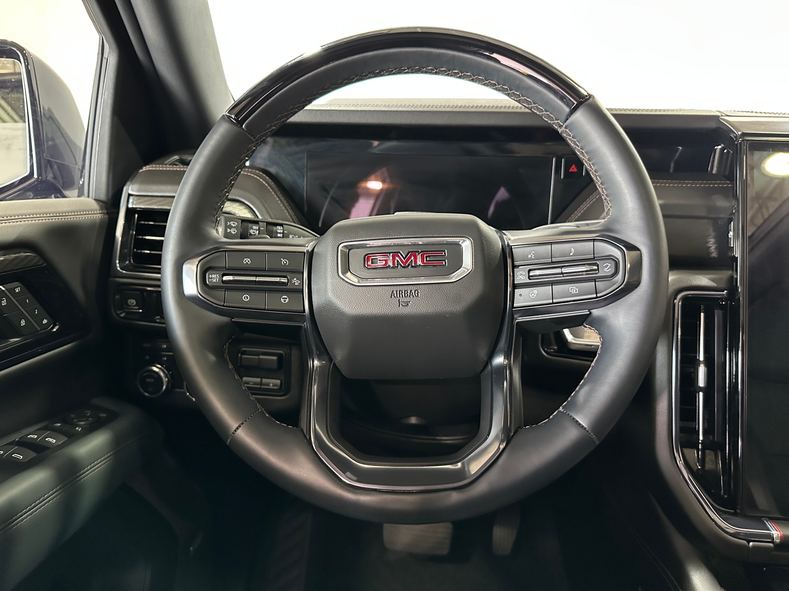 Thumbnail: 2025 GMC Yukon - 4