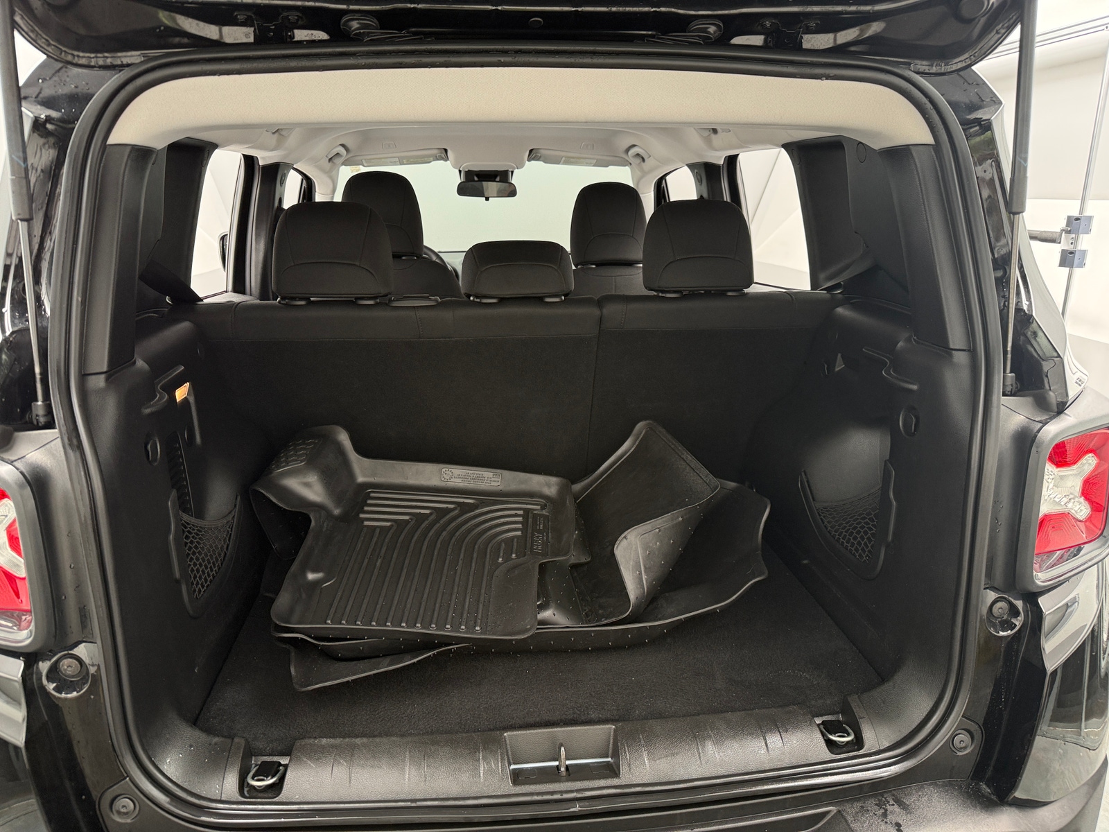 Thumbnail: 2019 Jeep Renegade - 7