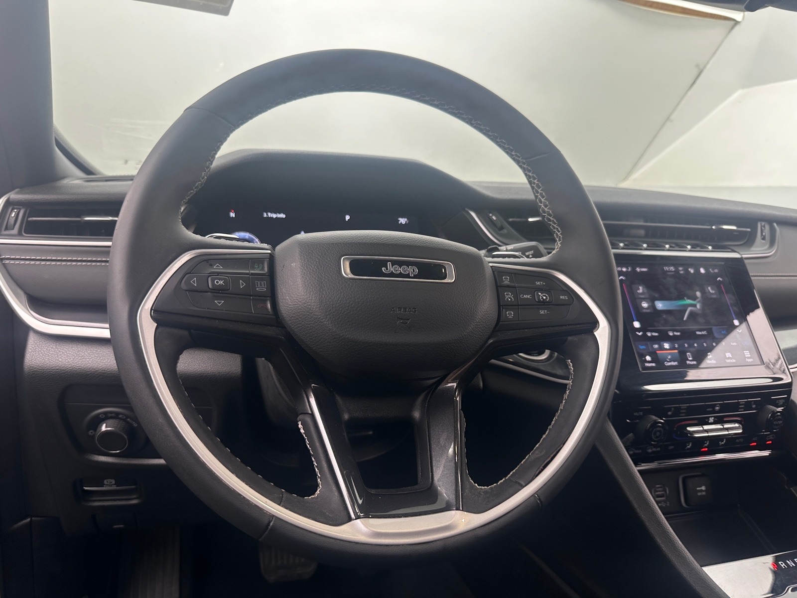 Thumbnail: 2023 Jeep Grand Cherokee - 4