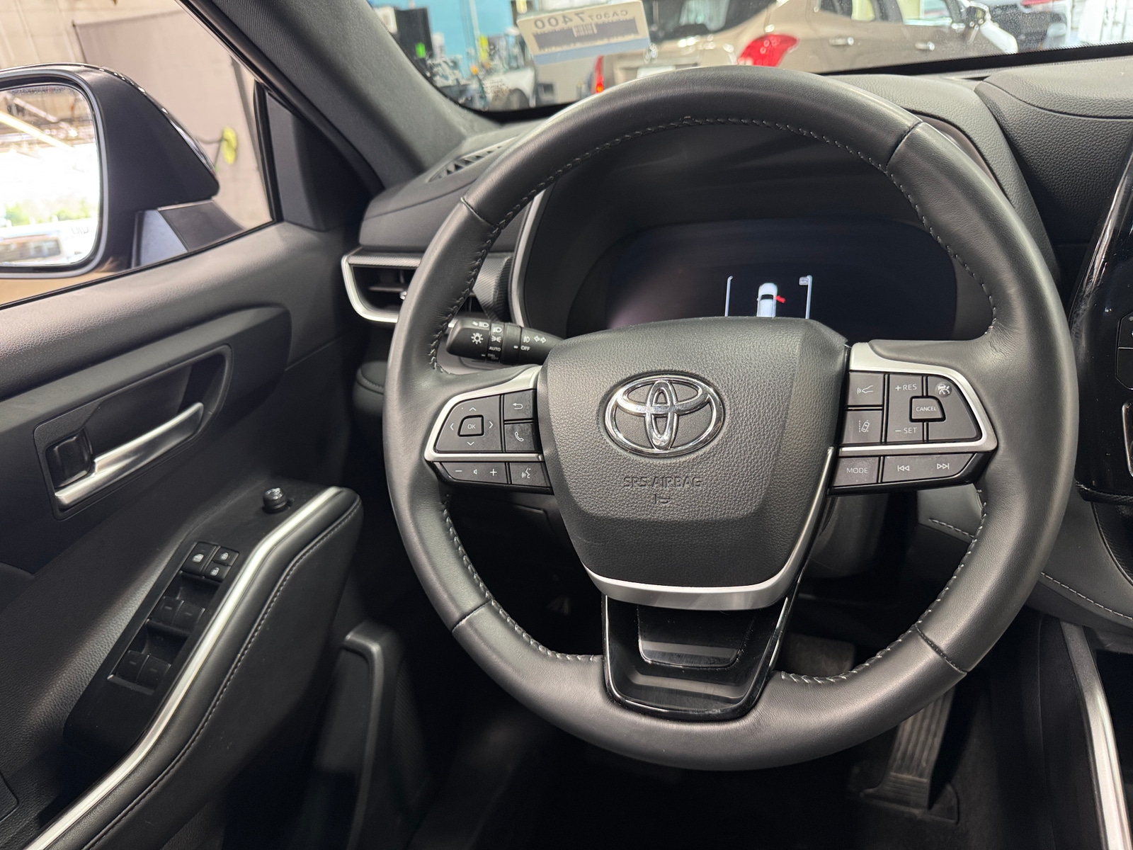 Thumbnail: 2025 Toyota Highlander - 5