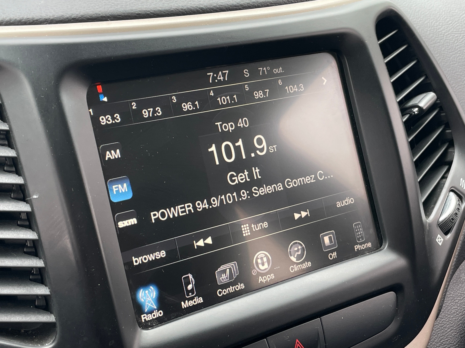 Thumbnail: 2017 Jeep Cherokee - 4
