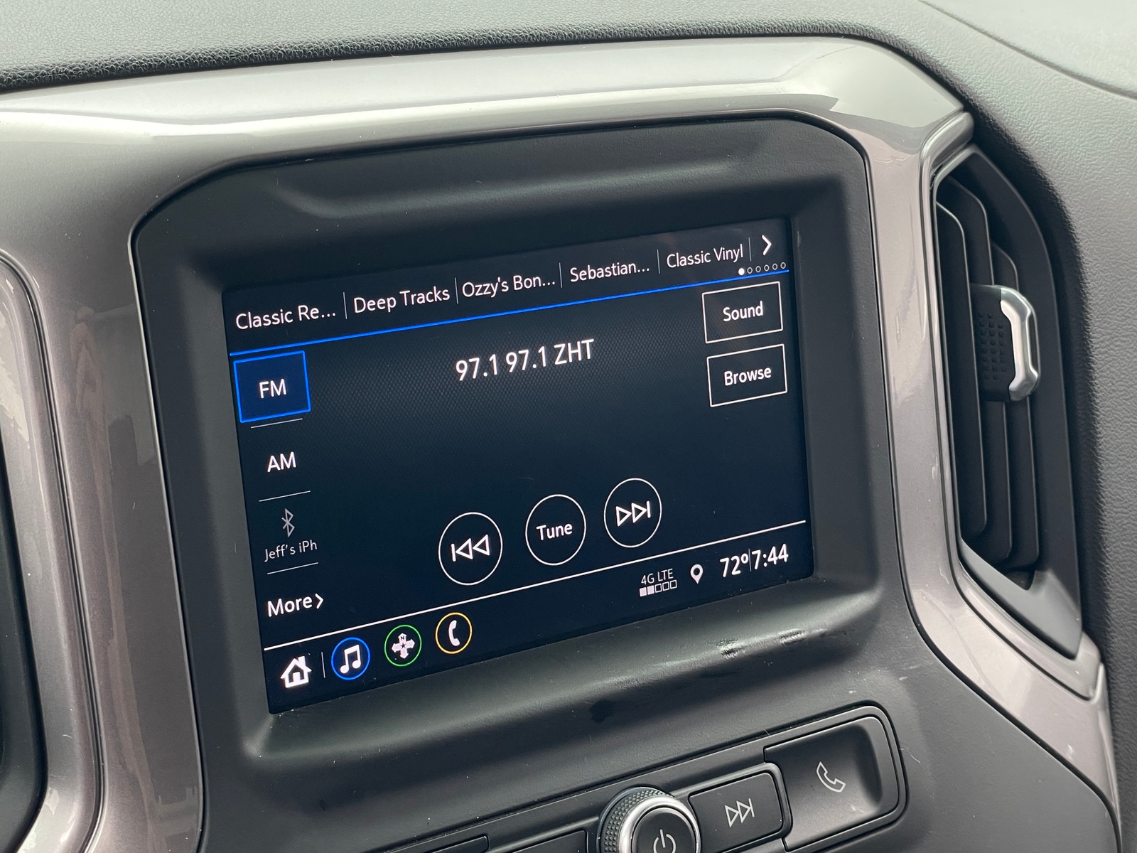 Thumbnail: 2020 Chevrolet Silverado 2500 - 4