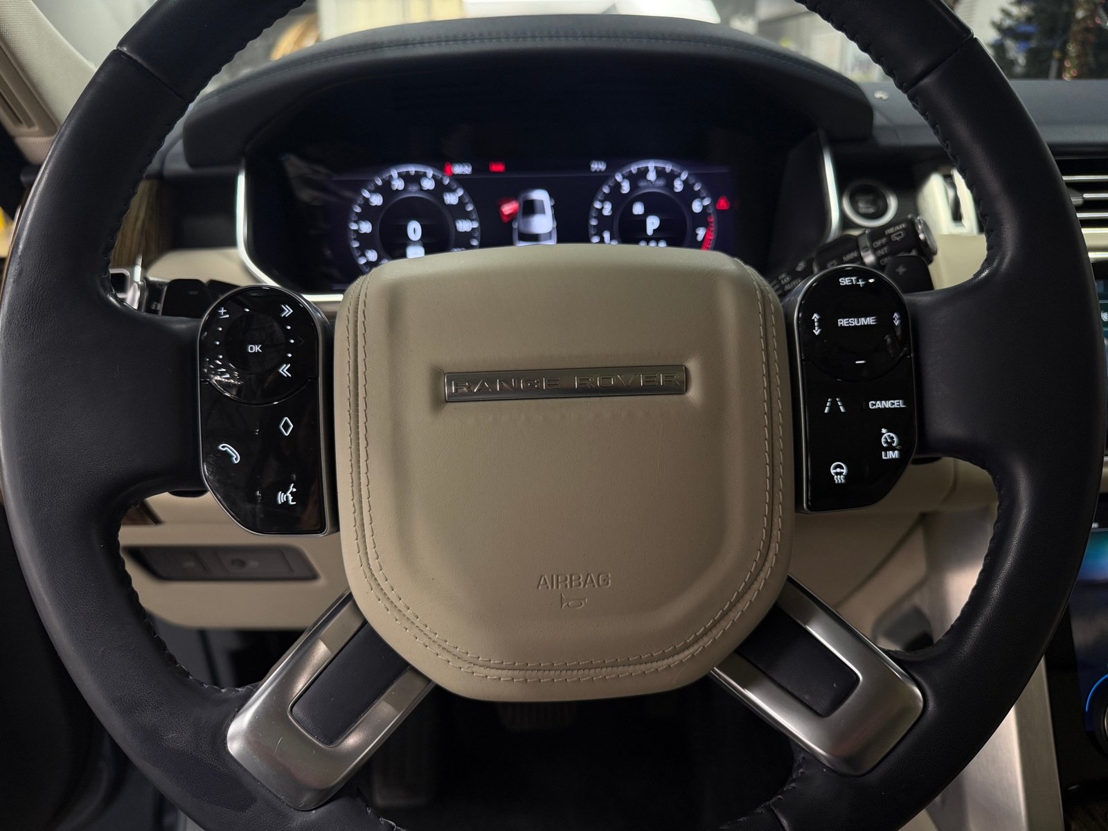 Thumbnail: 2019 Land Rover Range Rover - 4