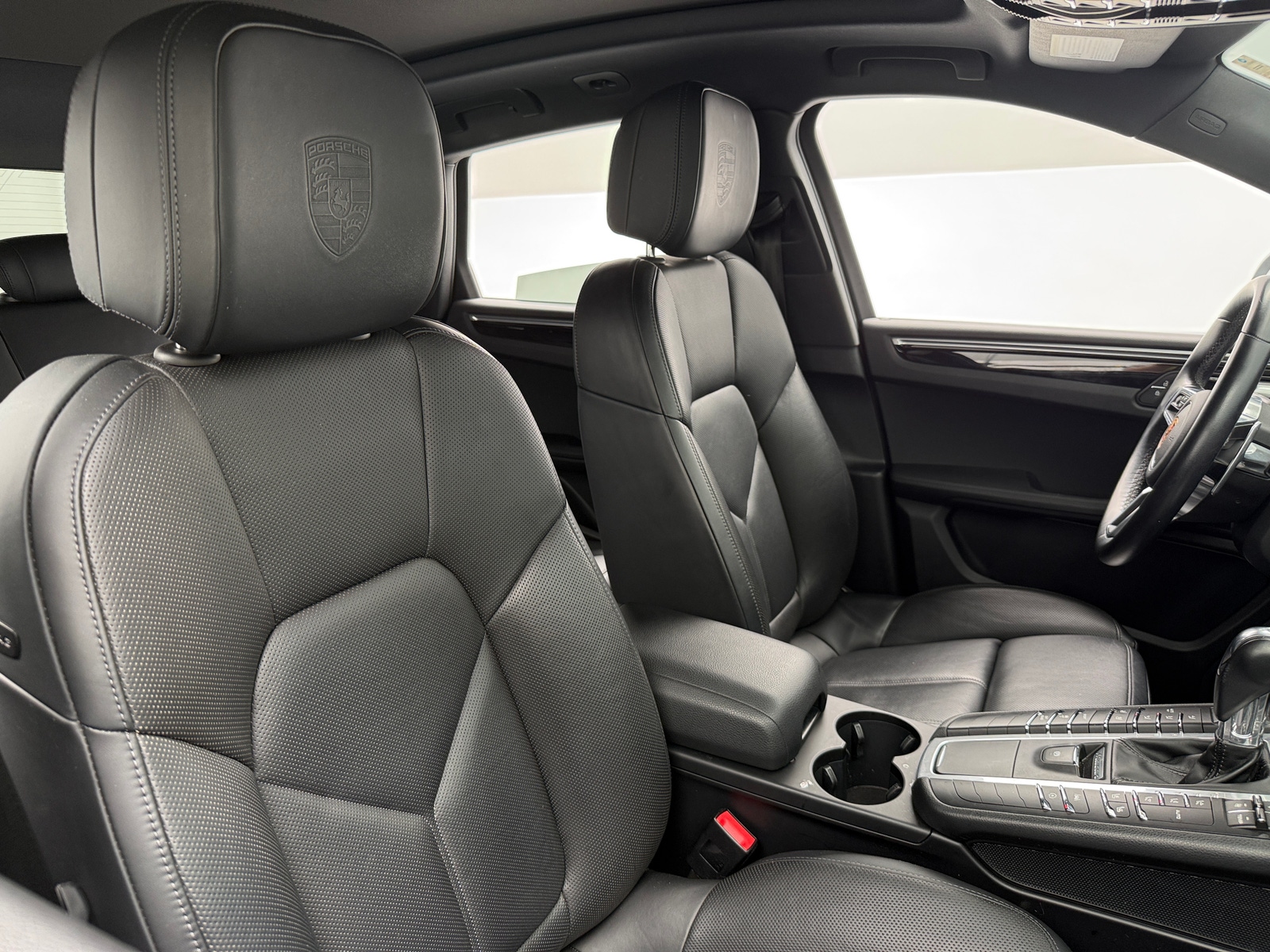 Thumbnail: 2020 Porsche Macan - 2