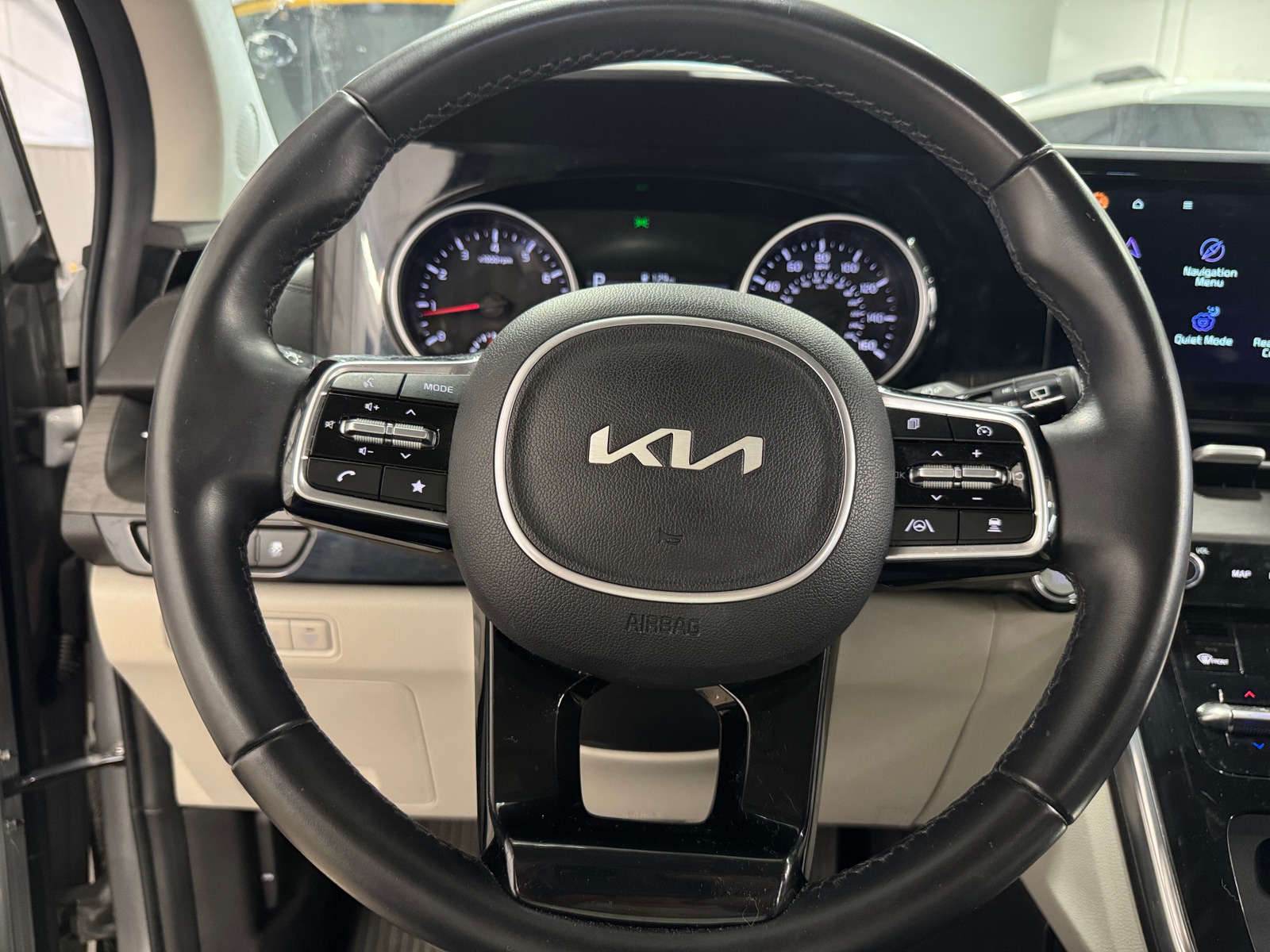 Thumbnail: 2022 Kia Carnival - 4