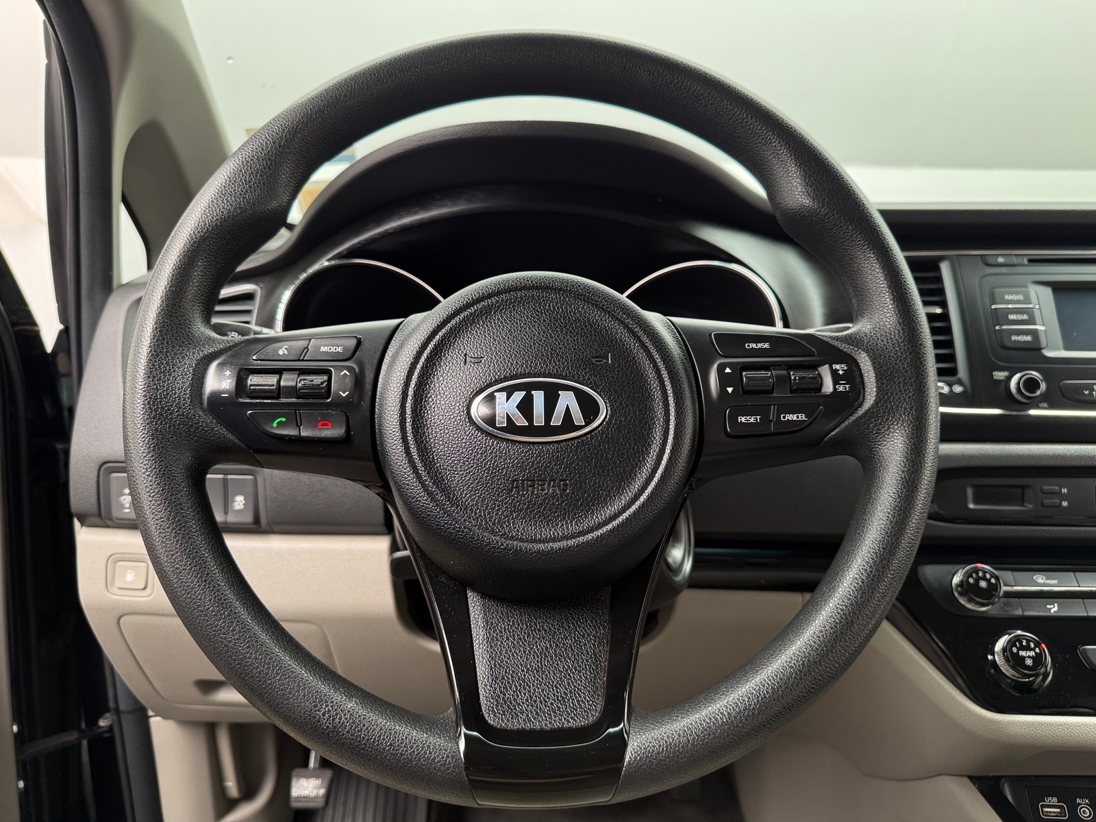 Thumbnail: 2017 Kia Sedona - 5