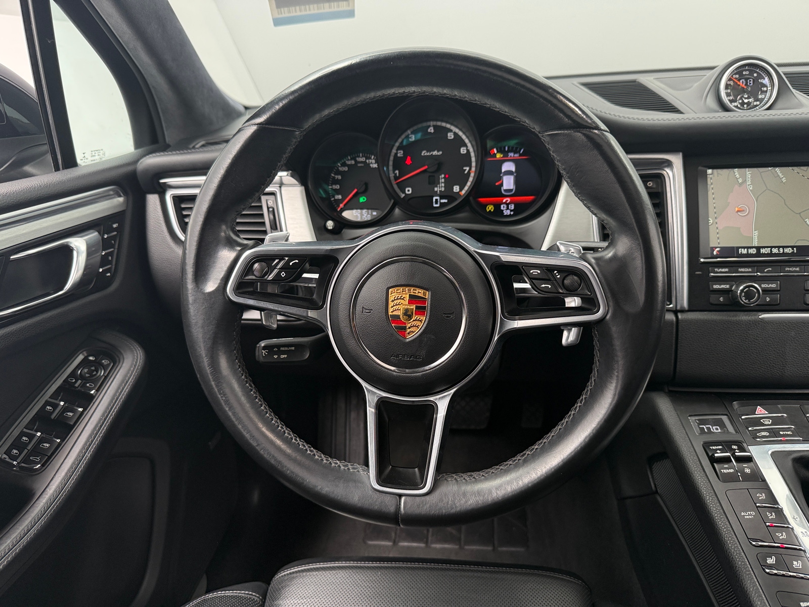 Thumbnail: 2015 Porsche Macan - 4
