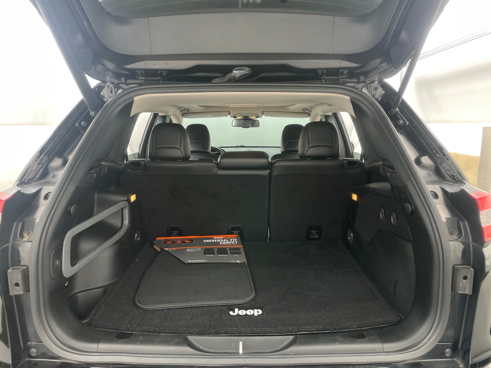 Thumbnail: 2018 Jeep Cherokee - 6