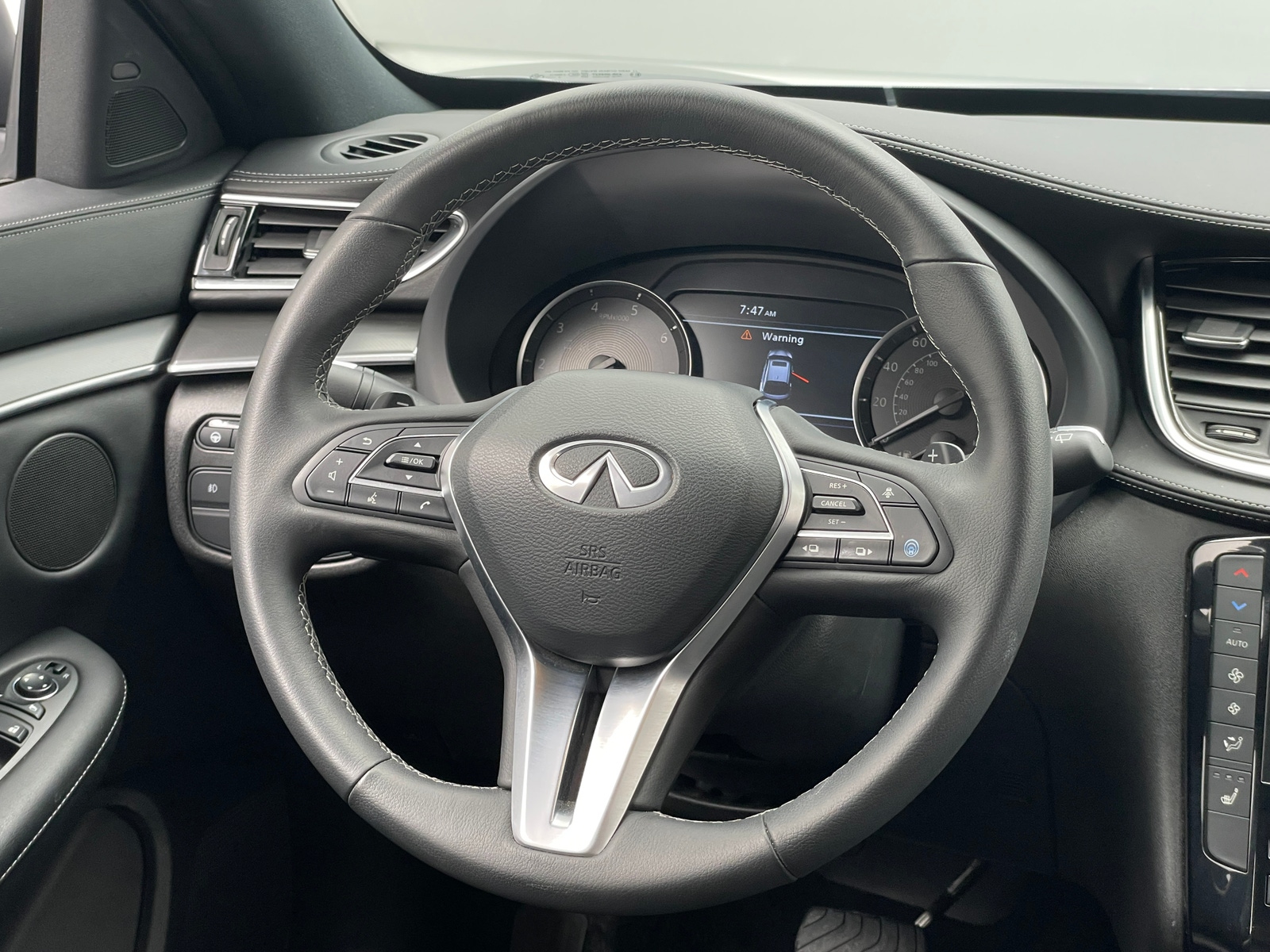 Thumbnail: 2025 INFINITI QX55 - 4