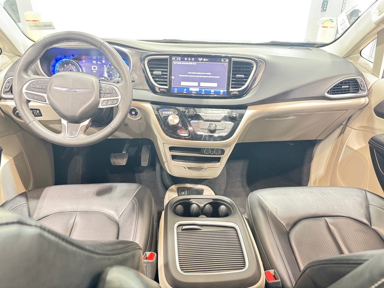 Thumbnail: 2023 Chrysler Pacifica - 2