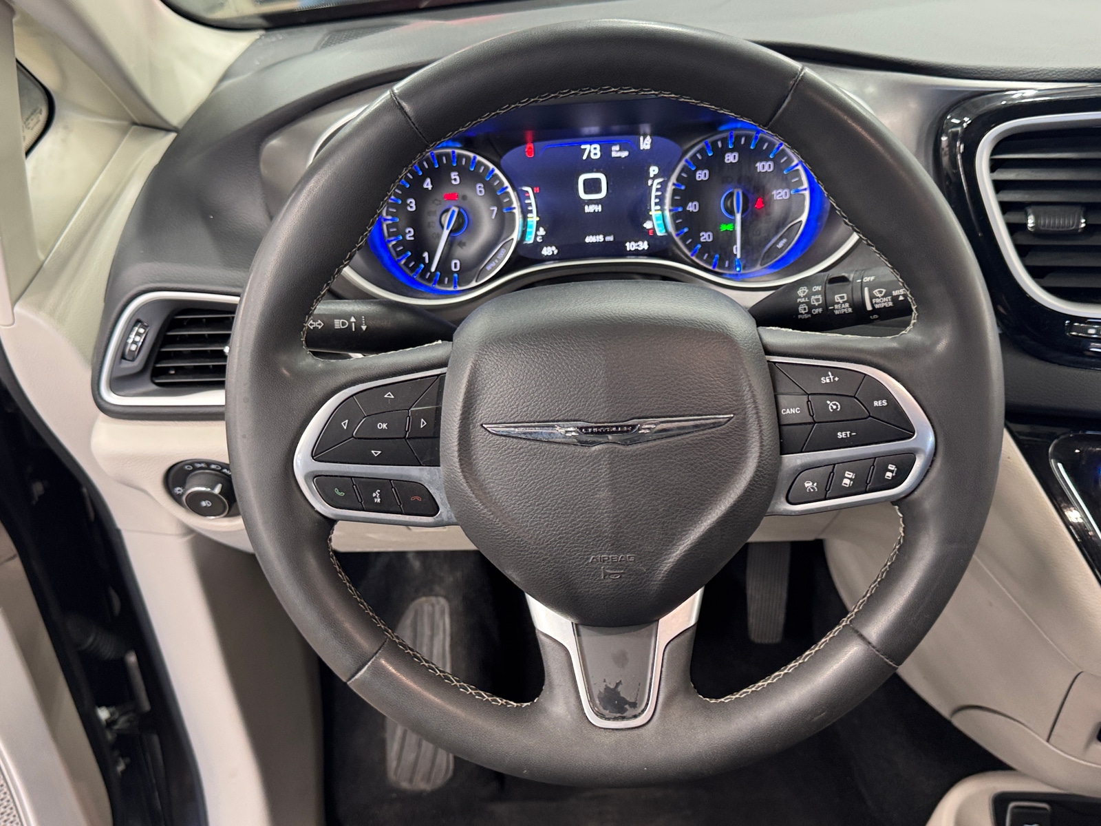 Thumbnail: 2023 Chrysler Pacifica - 4