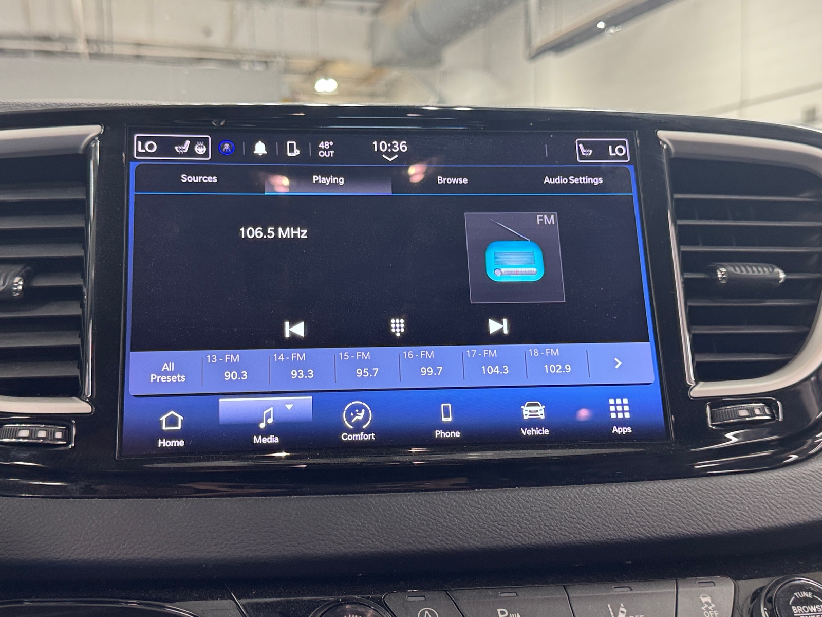 Thumbnail: 2023 Chrysler Pacifica - 3