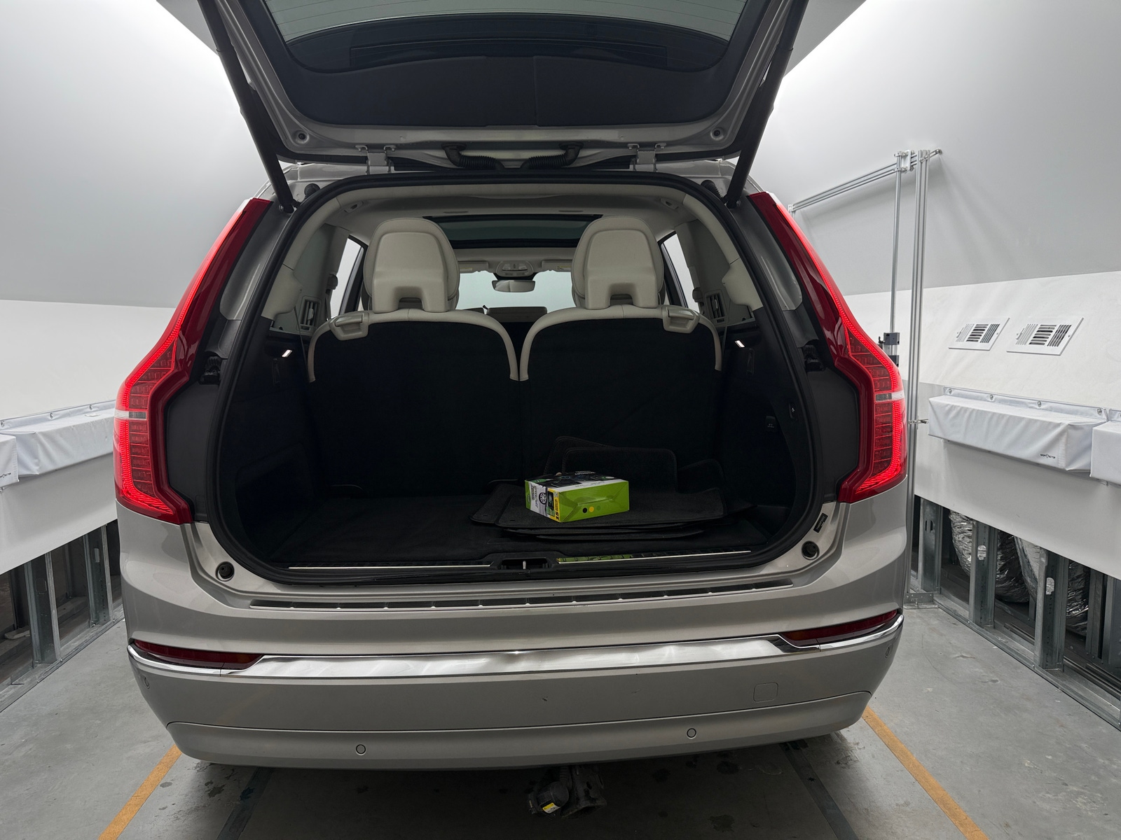 Thumbnail: 2023 Volvo XC90 - 6