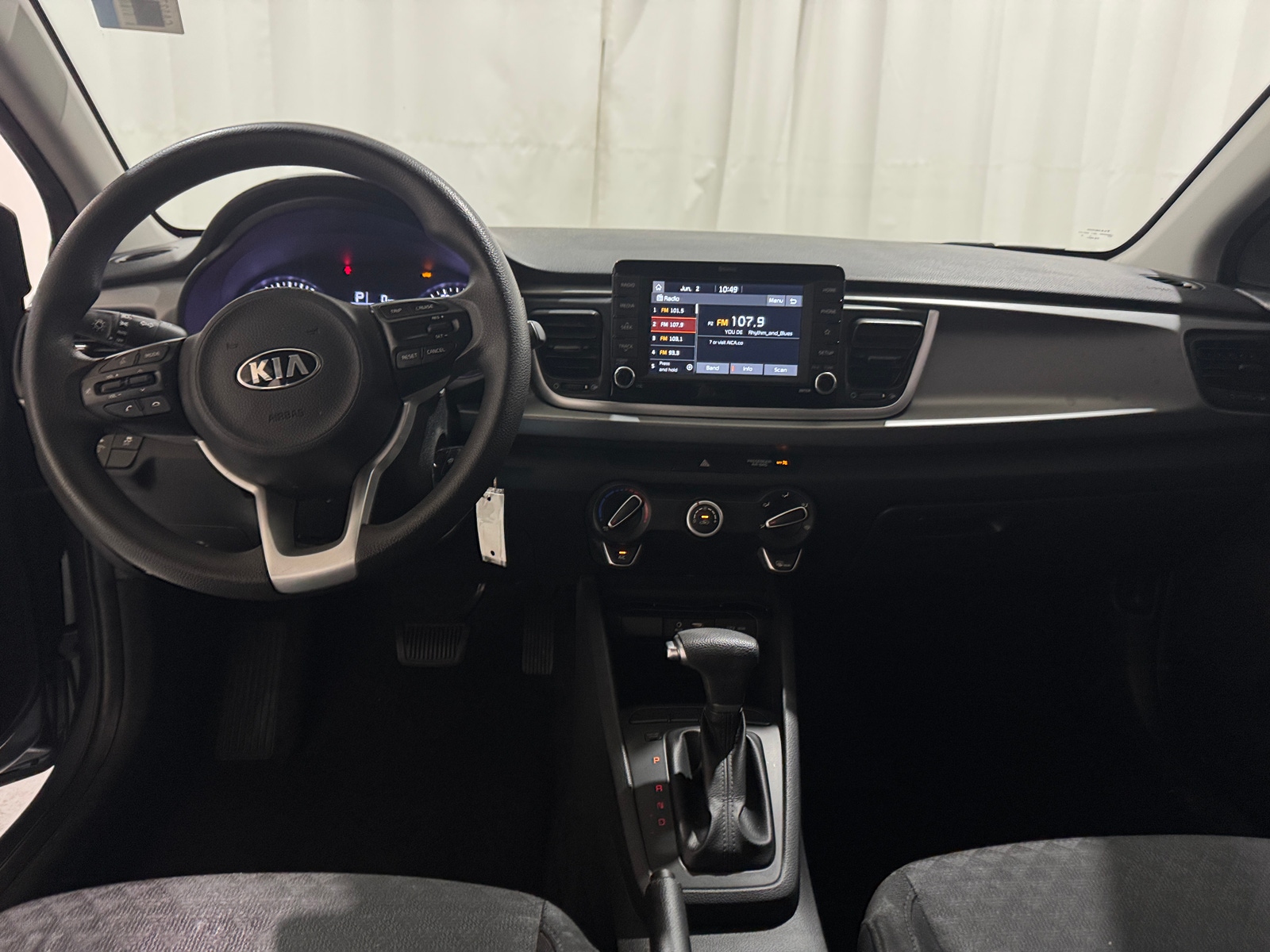 Thumbnail: 2020 Kia Rio - 3