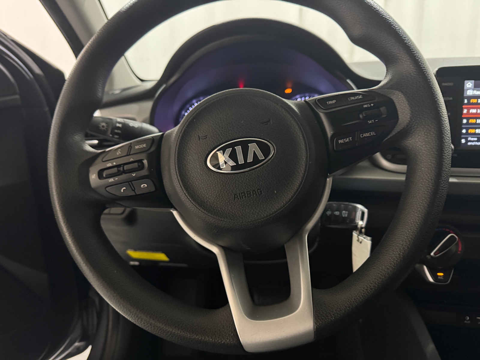Thumbnail: 2020 Kia Rio - 5