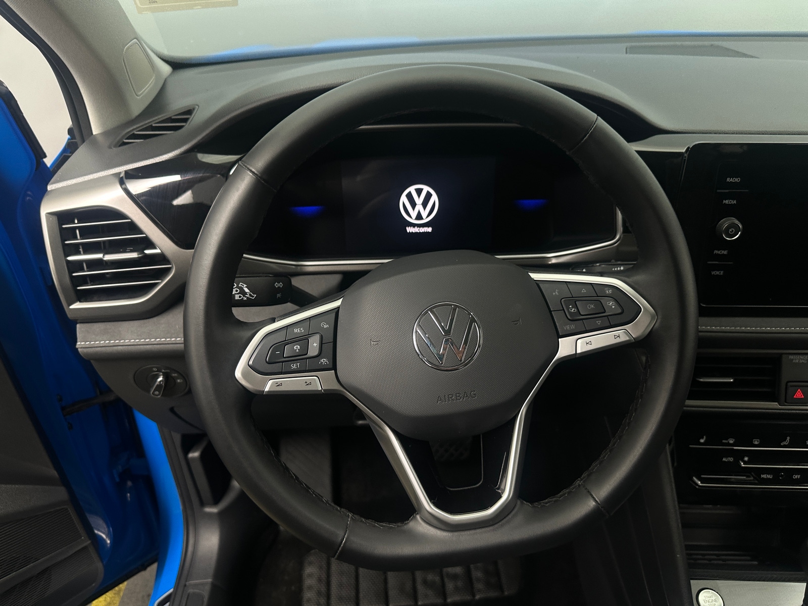 Thumbnail: 2025 Volkswagen Taos - 4