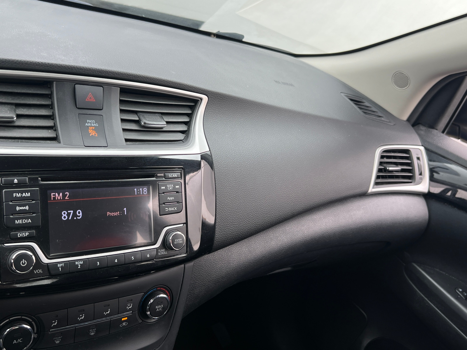 Thumbnail: 2016 Nissan Sentra - 4