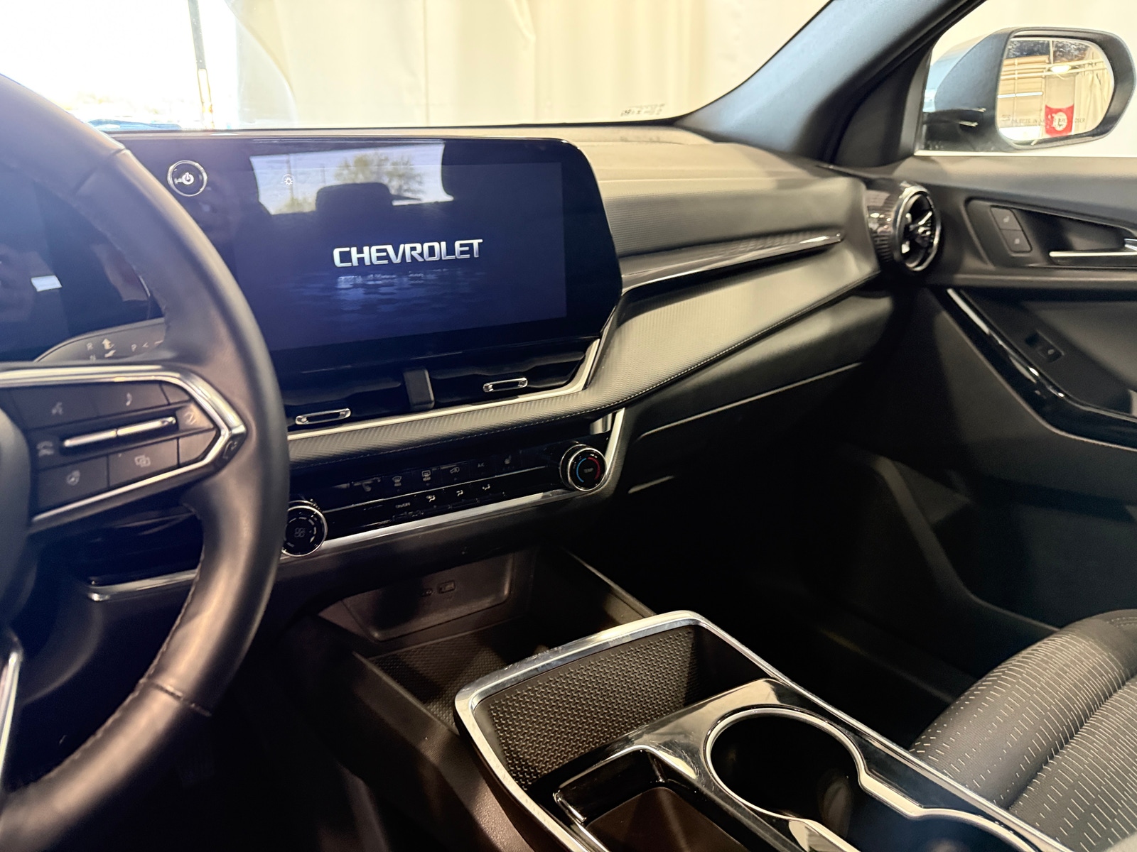 Thumbnail: 2025 Chevrolet Equinox - 4