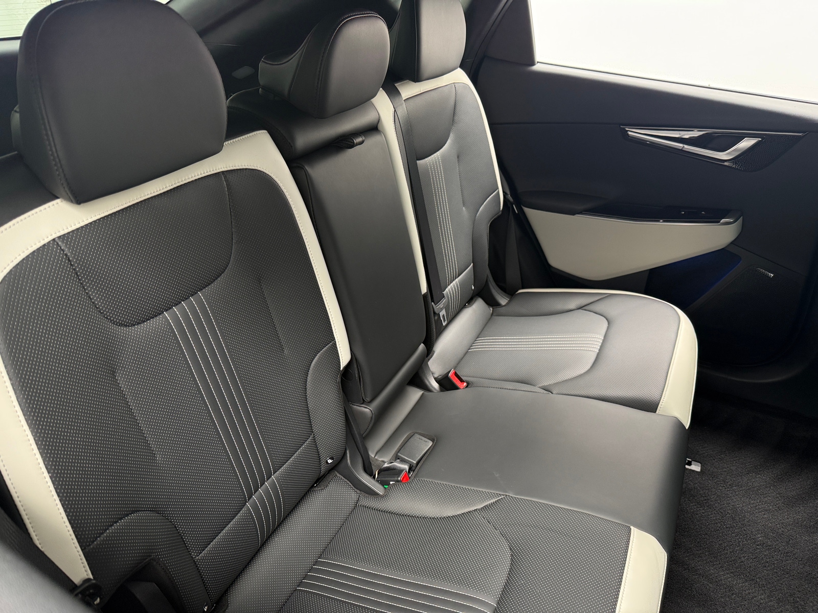 Thumbnail: 2023 Kia EV6 - 6