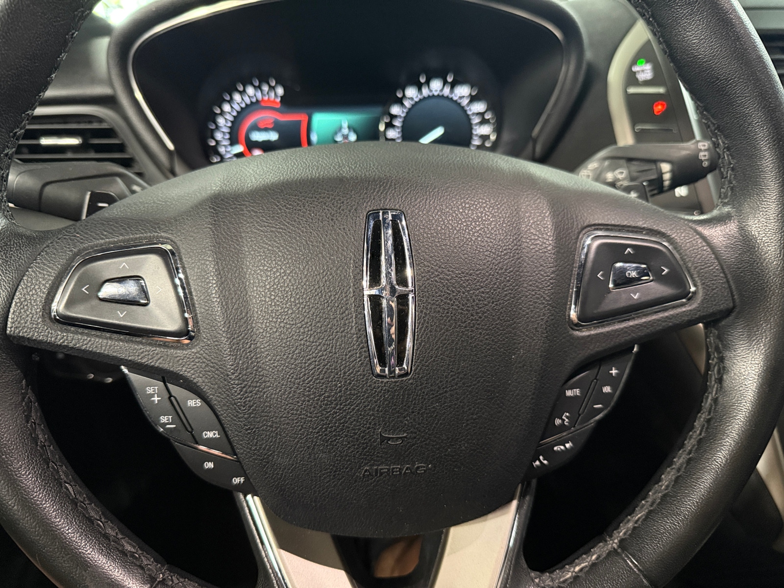 Thumbnail: 2016 Lincoln MKC - 4