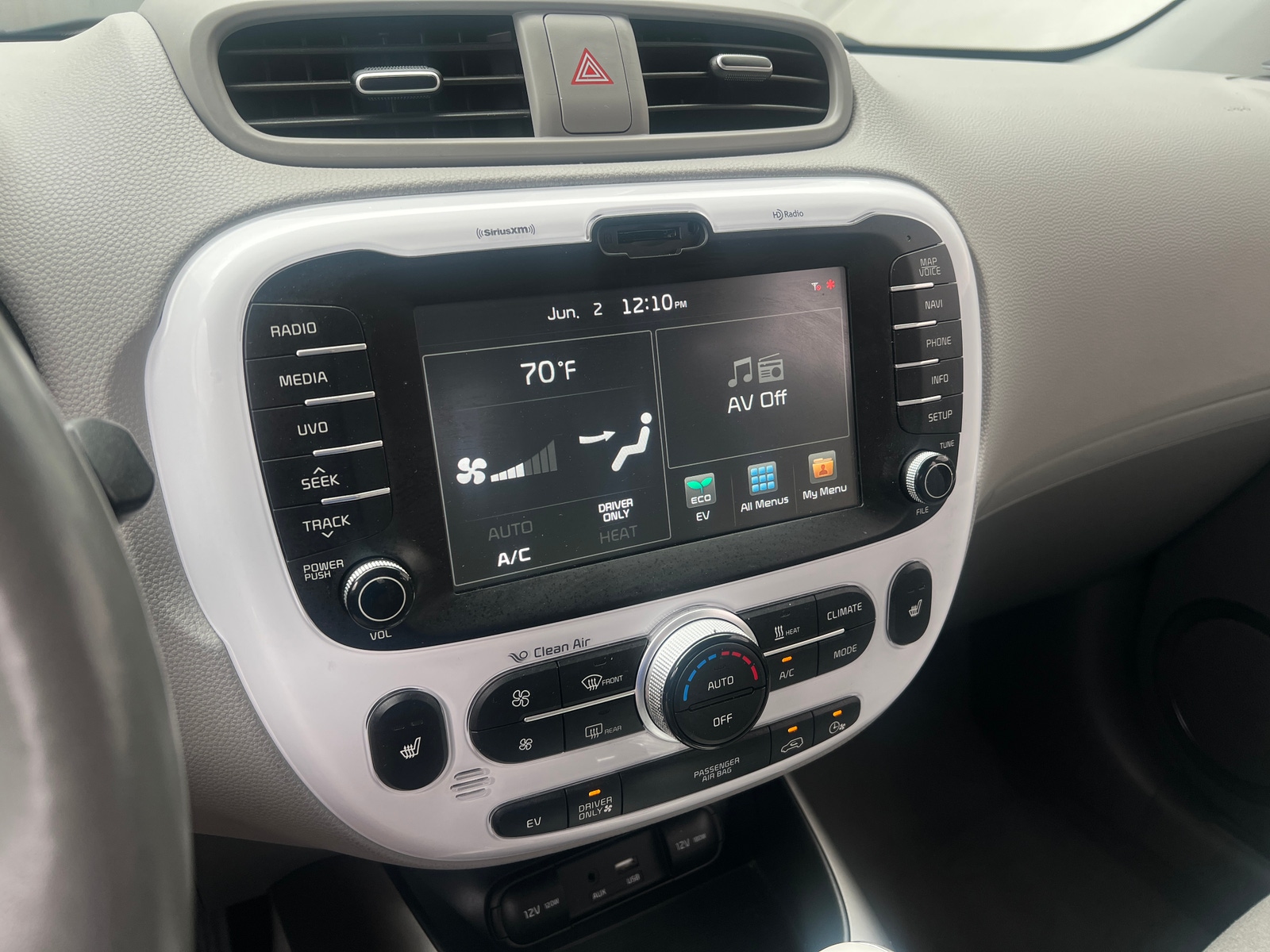 Thumbnail: 2018 Kia Soul EV - 4
