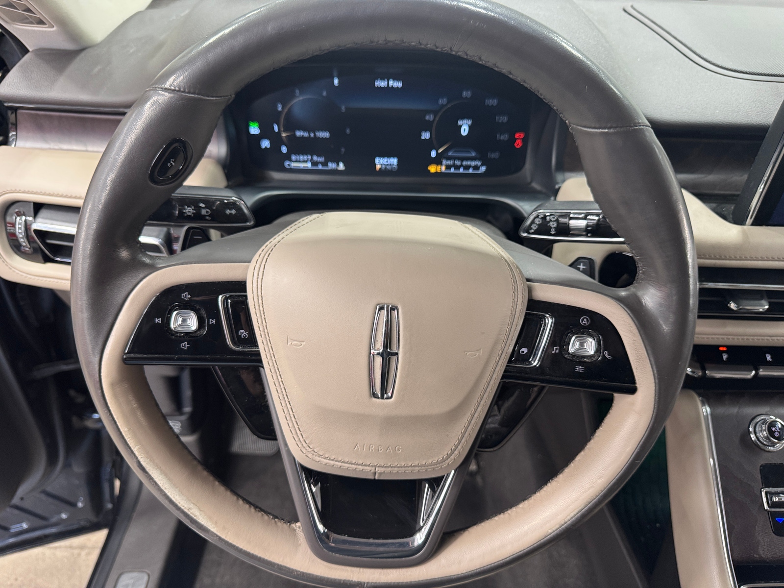 Thumbnail: 2023 Lincoln Aviator - 4